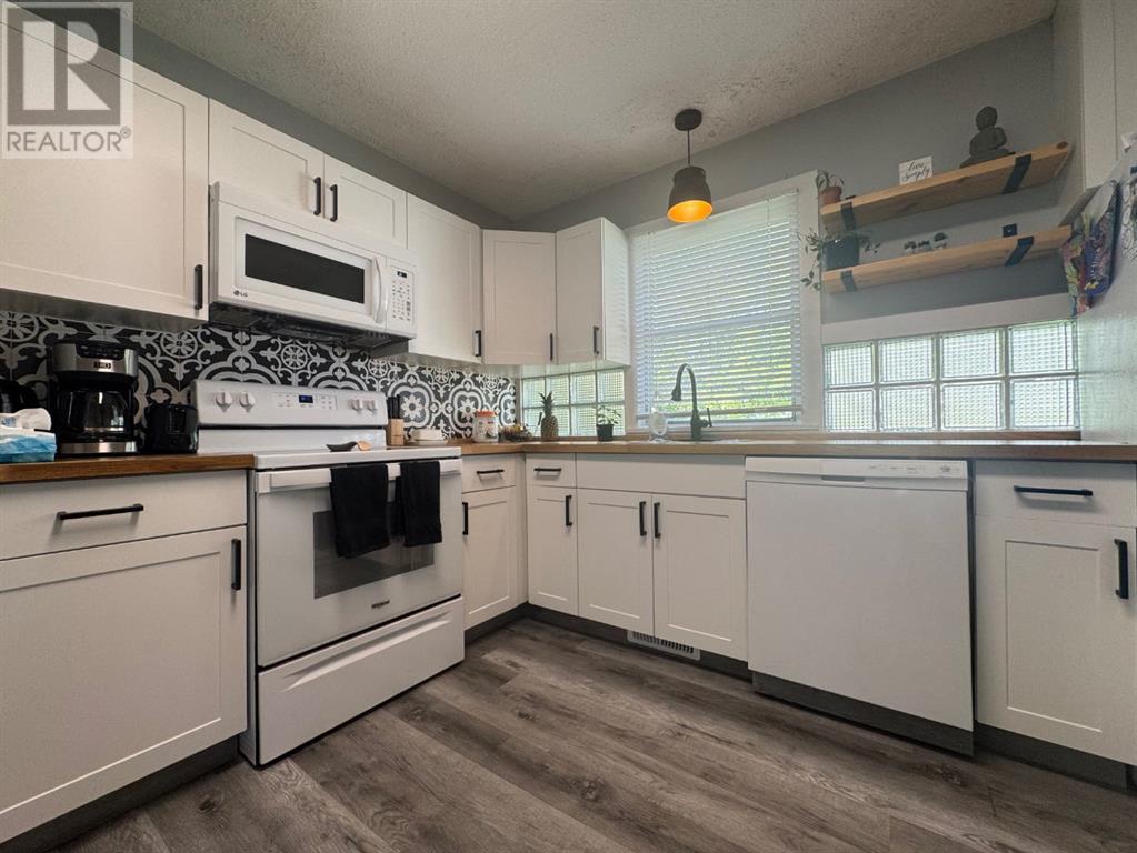 5254 50 Street, Lacombe, Alberta  T4L 1H7 - Photo 5 - A2220330