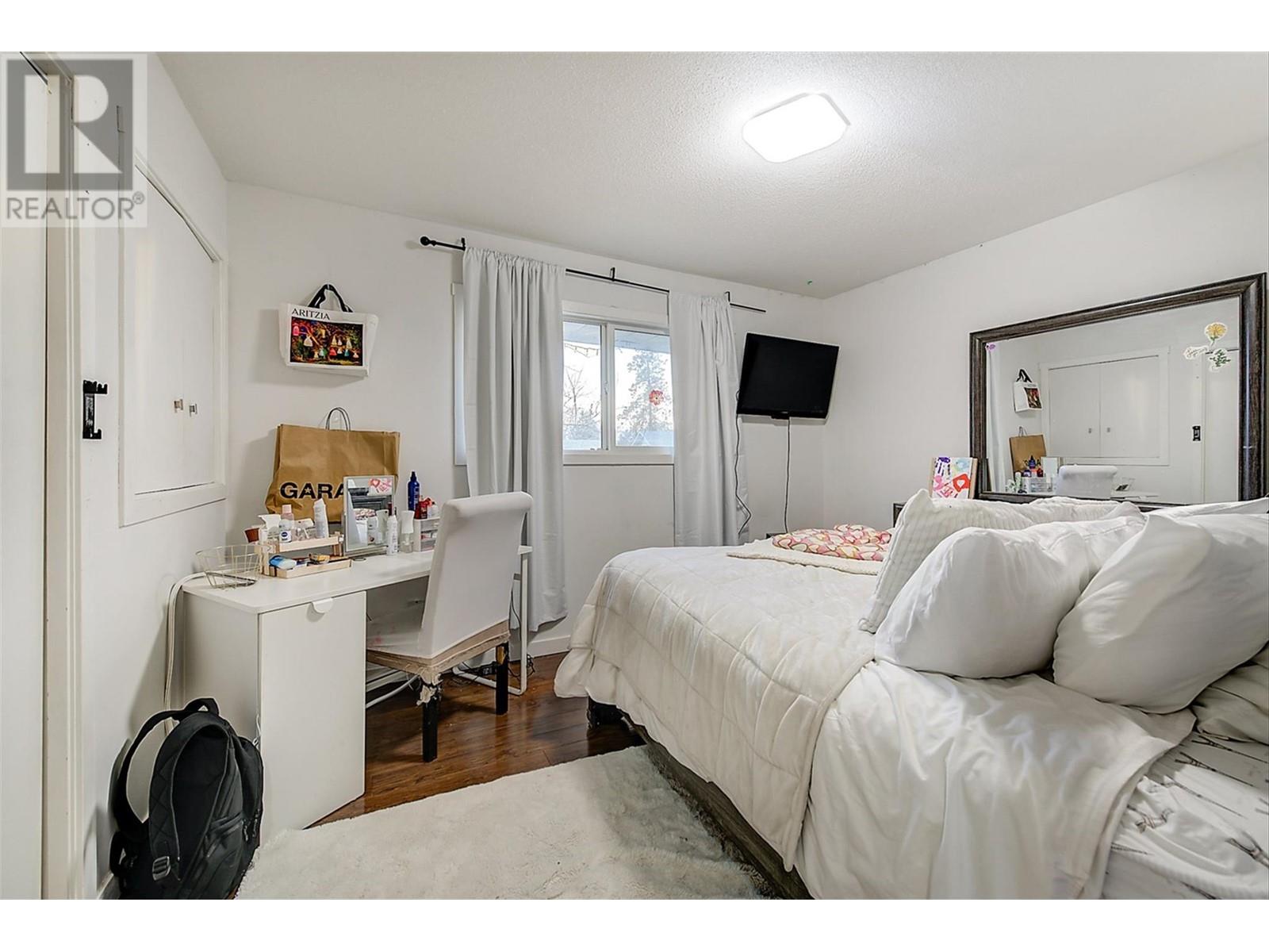 964 Tronson Drive, Kelowna, BC V1Y4E1