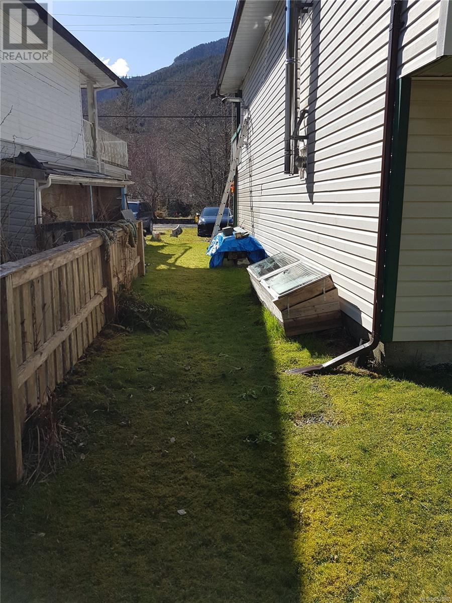 543 Maquinna Dr N, Tahsis, British Columbia  V0P 1X0 - Photo 40 - 952568