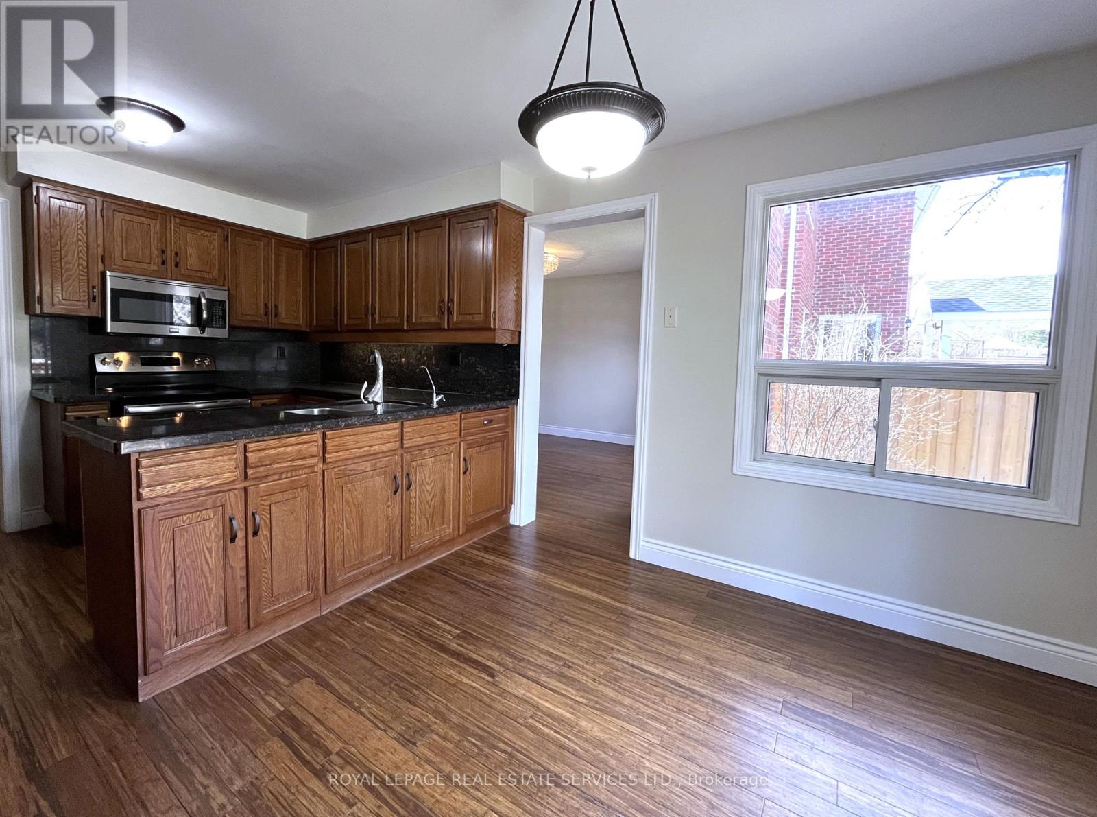 79 Doris Crescent, Newmarket, Ontario  L3Y 7V5 - Photo 11 - N12097474