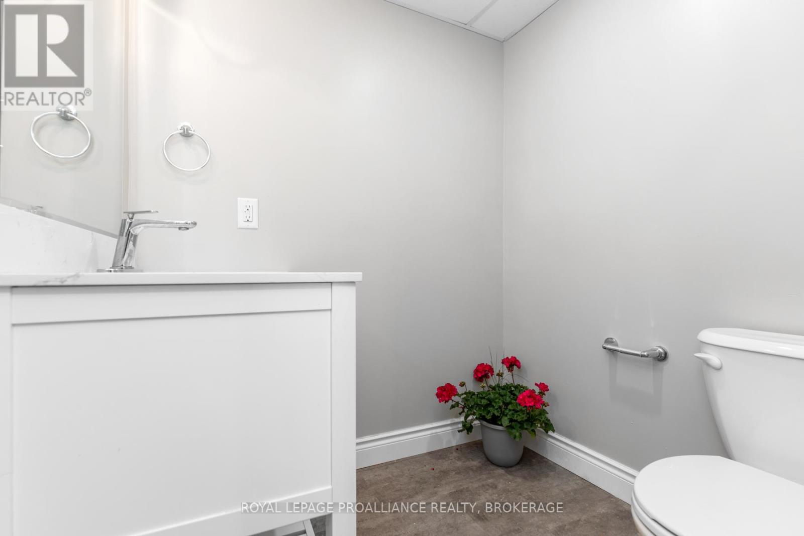 939 Sydenham Road, Kingston, Ontario  K7M 3L8 - Photo 43 - X12159755