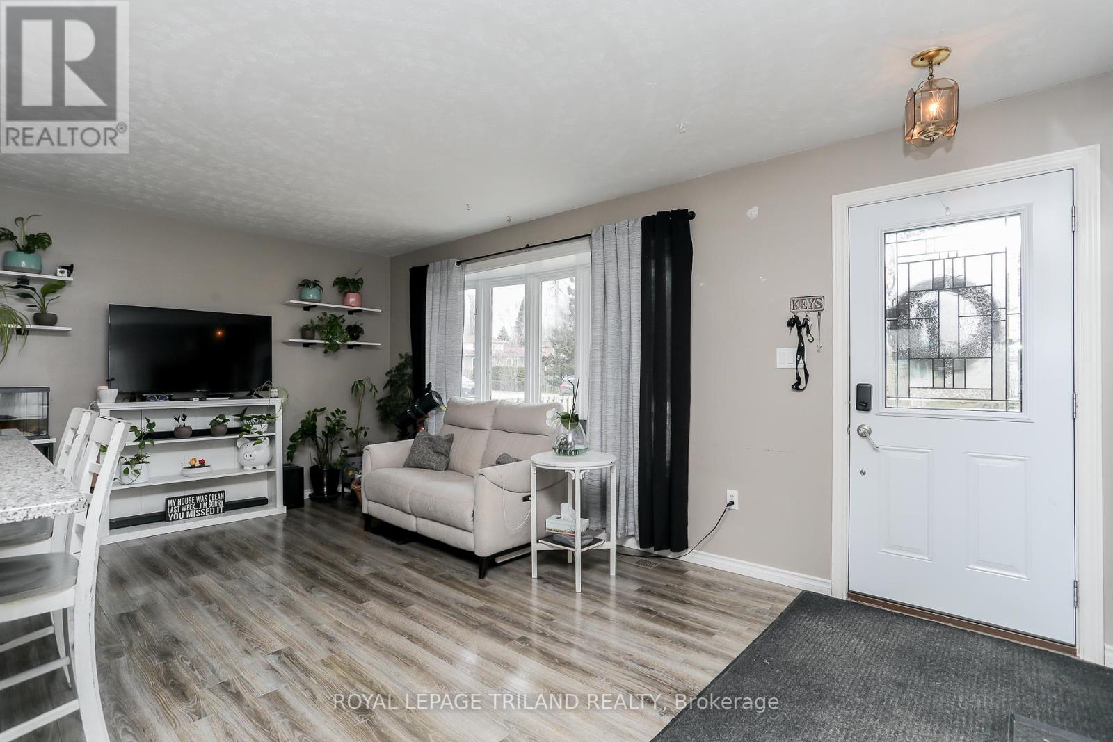 139 Coulter Avenue, Central Elgin, Ontario  N5R 5A6 - Photo 3 - X12074582