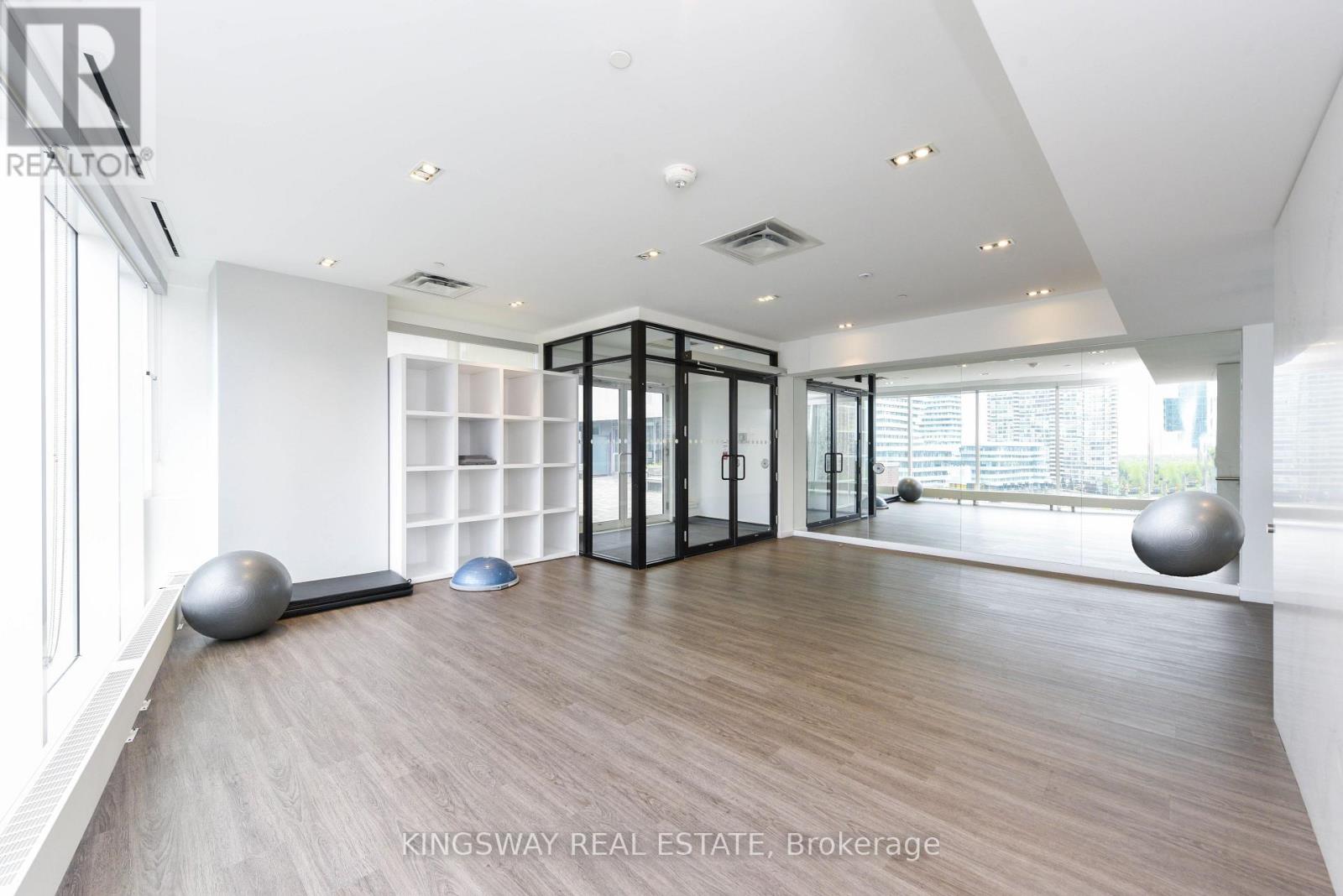 2505 - 4065 Confederation Parkway, Mississauga, Ontario  L5B 0L4 - Photo 35 - W12149415