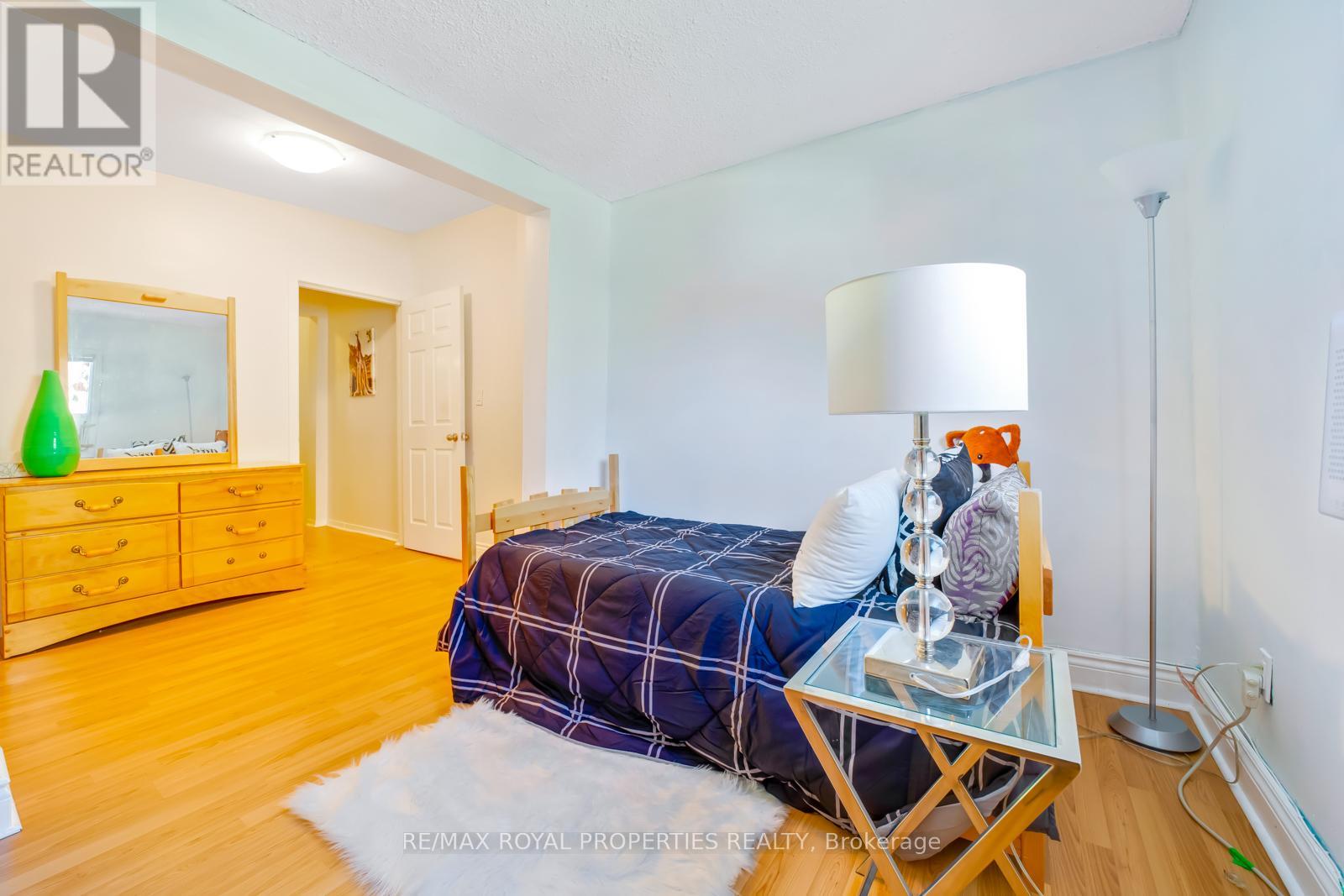 131 Lansdowne Avenue, Toronto, Ontario  M6K 2W1 - Photo 27 - W12159594