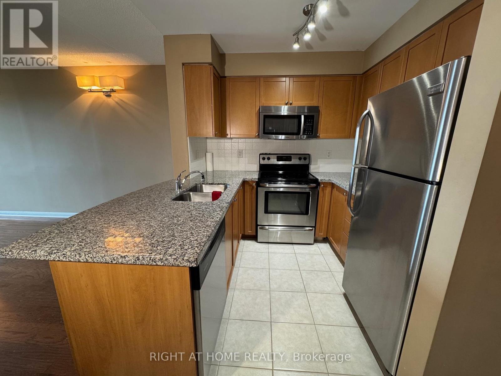 317 - 65 Via Rosedale, Brampton, Ontario  L6R 3N8 - Photo 10 - W12158185