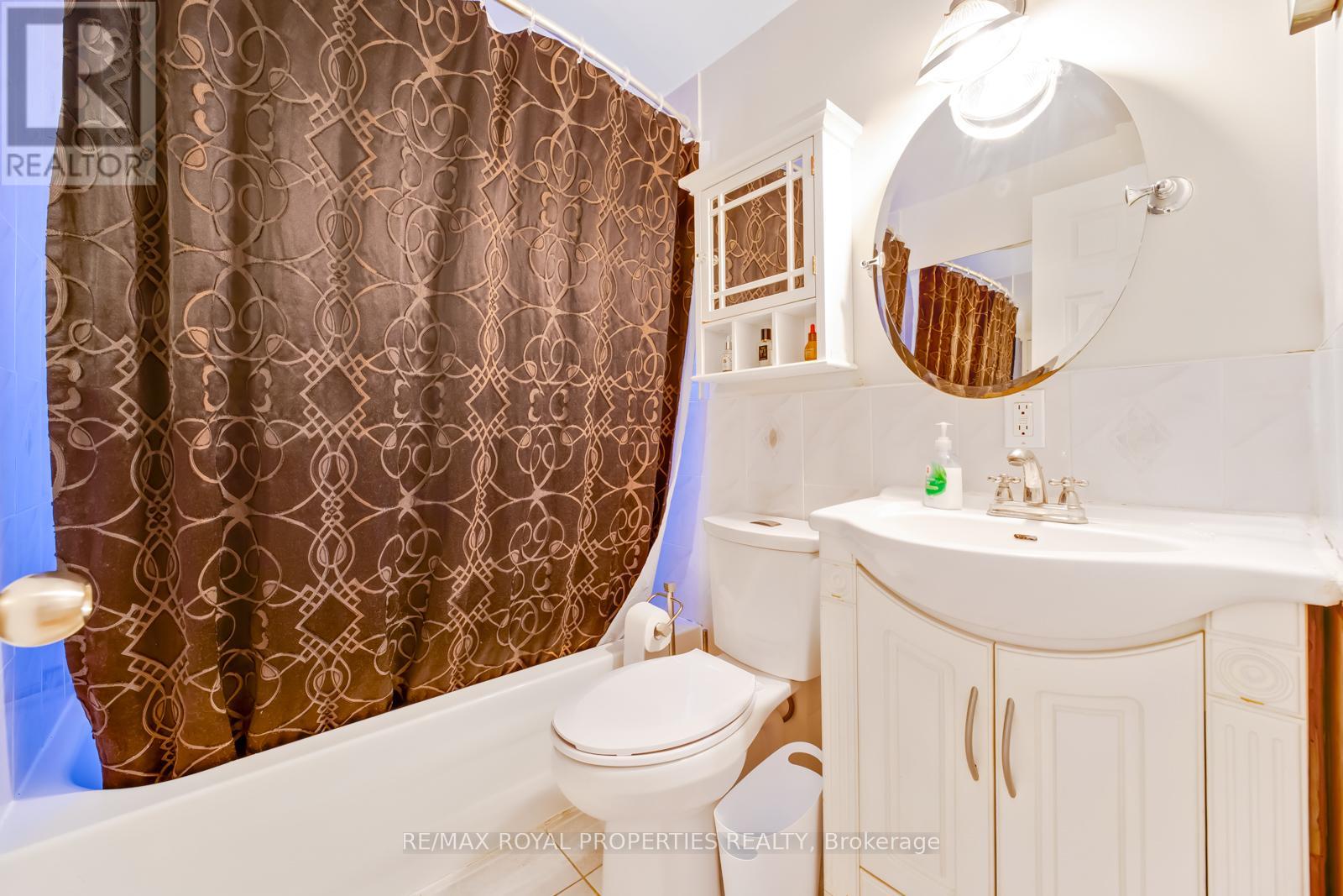 131 Lansdowne Avenue, Toronto, Ontario  M6K 2W1 - Photo 28 - W12159594