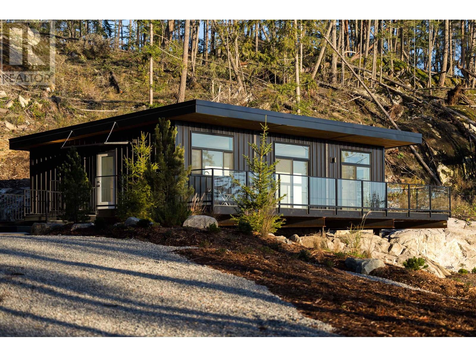 5782 Sargeant Bay Heights Road, Halfmoon Bay, British Columbia  V7Z 1C3 - Photo 1 - R3004720