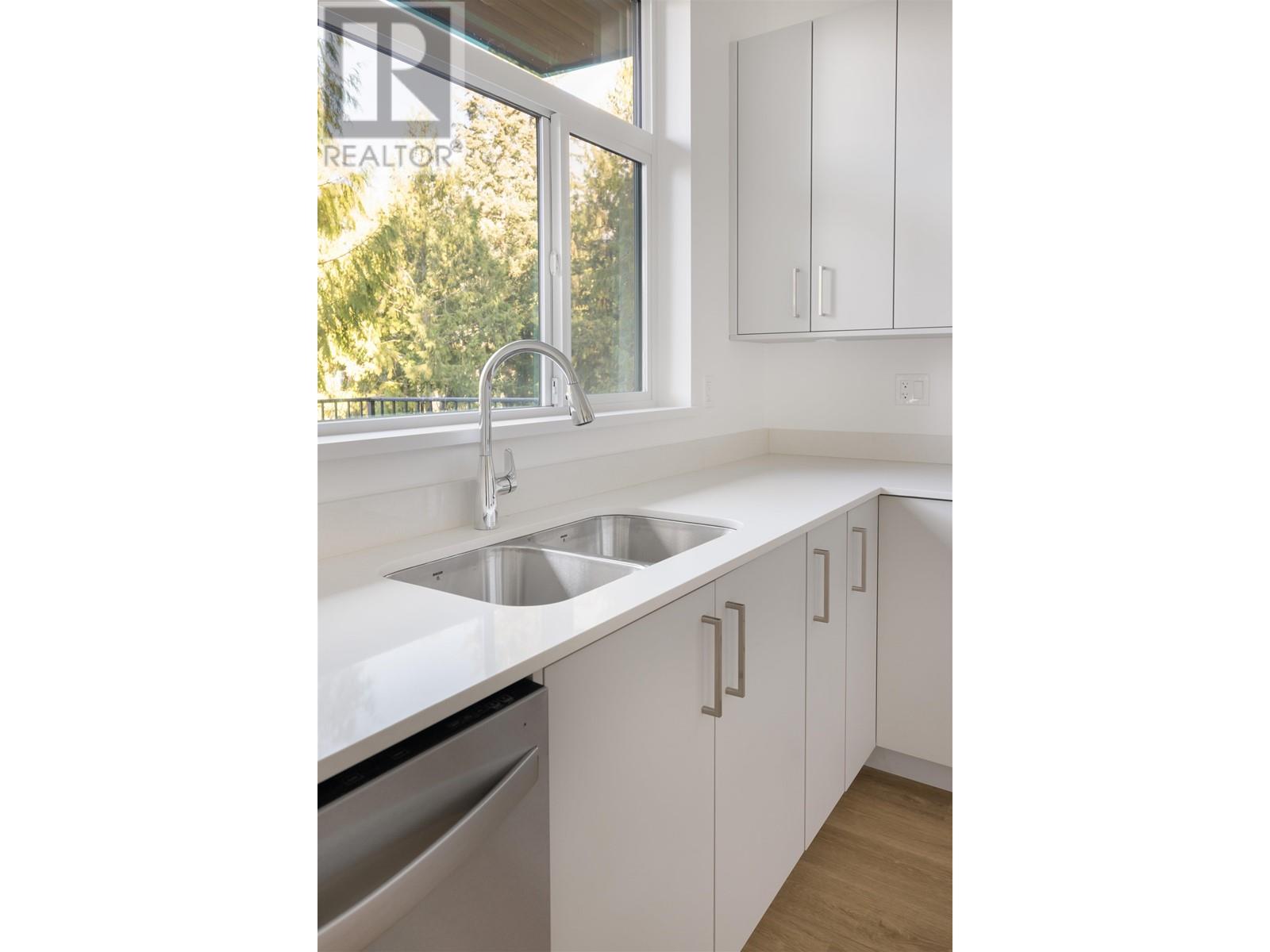 5782 Sargeant Bay Heights Road, Halfmoon Bay, British Columbia  V7Z 1C3 - Photo 15 - R3004720