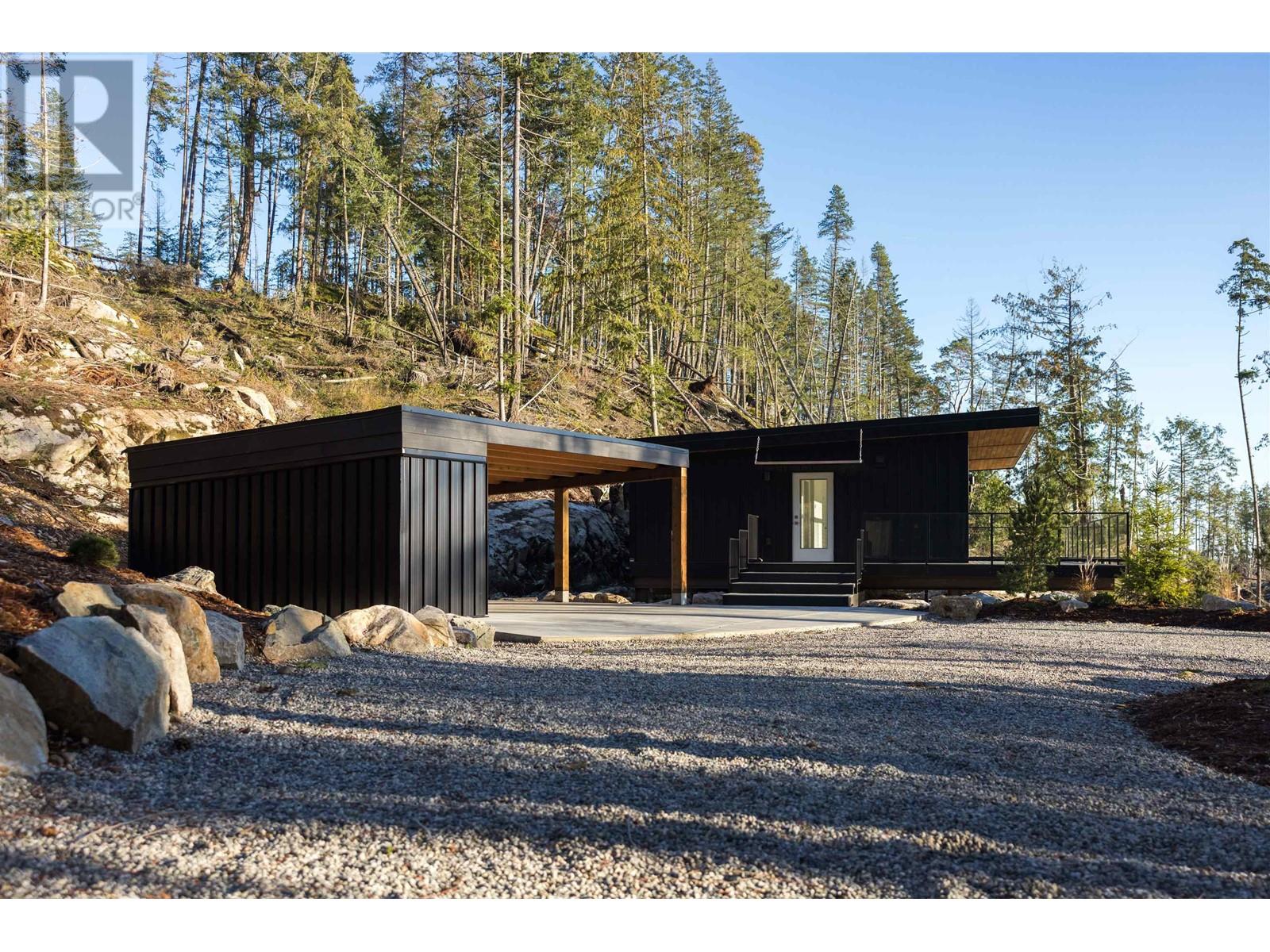 5782 Sargeant Bay Heights Road, Halfmoon Bay, British Columbia  V7Z 1C3 - Photo 2 - R3004720