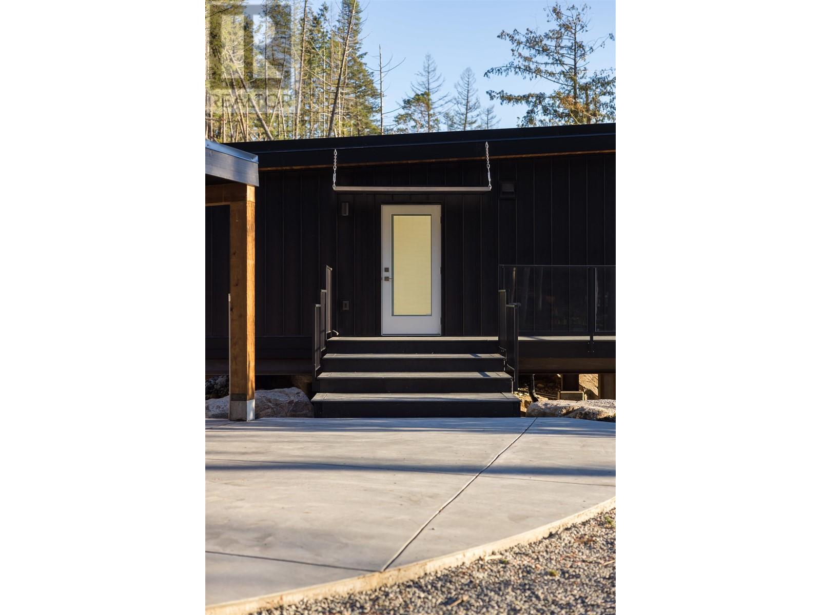 5782 Sargeant Bay Heights Road, Halfmoon Bay, British Columbia  V7Z 1C3 - Photo 3 - R3004720