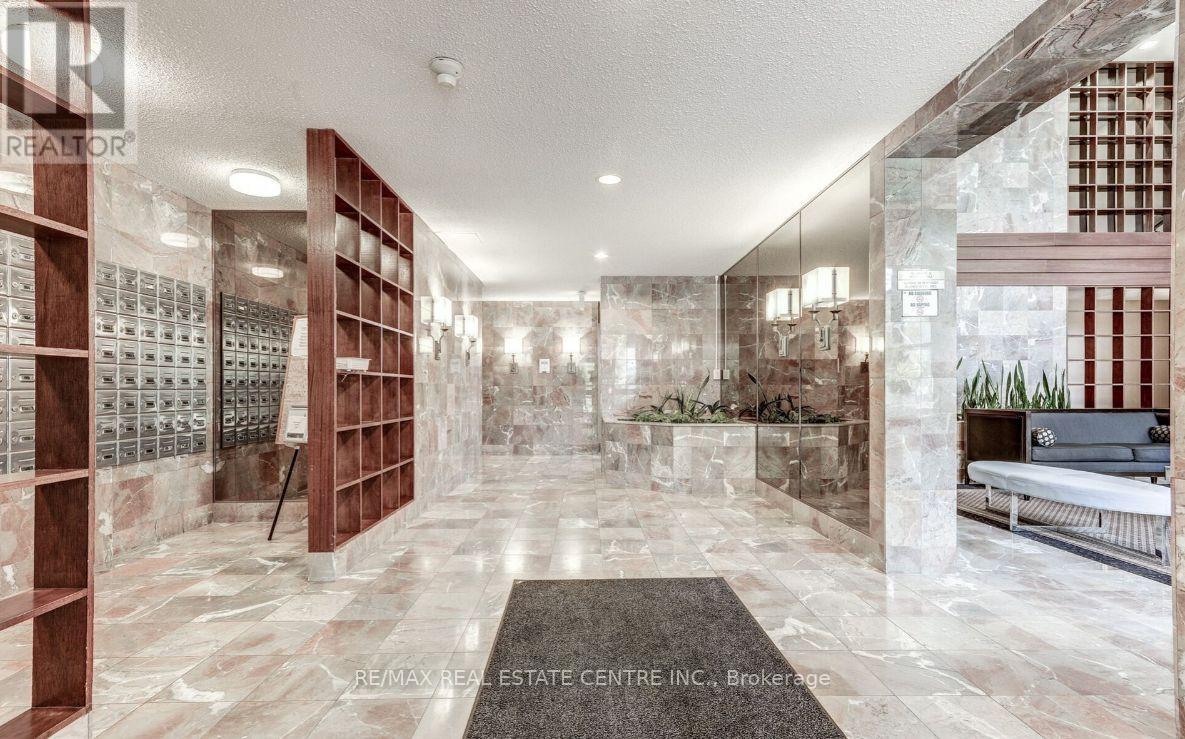 705 - 100 County Court Boulevard, Brampton (Fletcher's Creek South), Ontario  L6W 3X1 - Photo 4 - W12155481