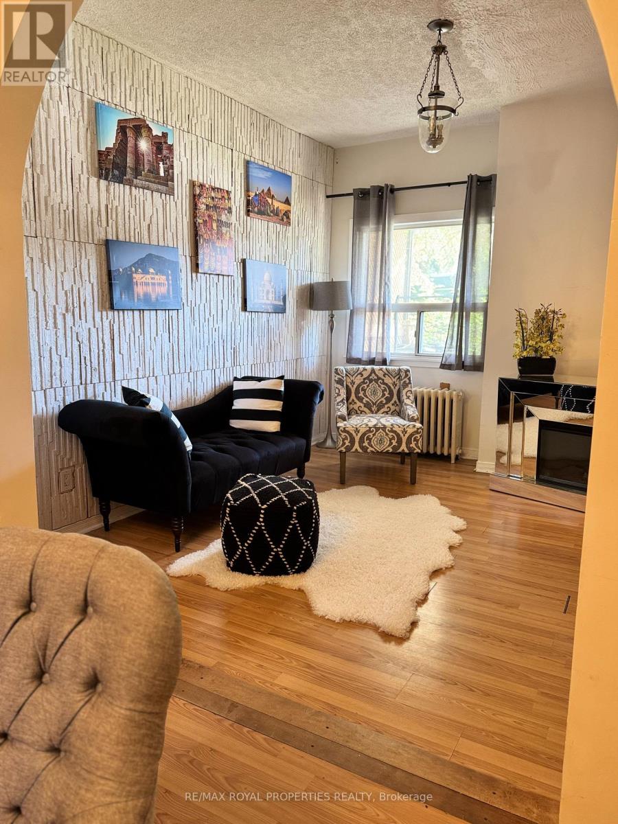 131 Lansdowne Avenue, Toronto, Ontario  M6K 2W1 - Photo 45 - W12159594