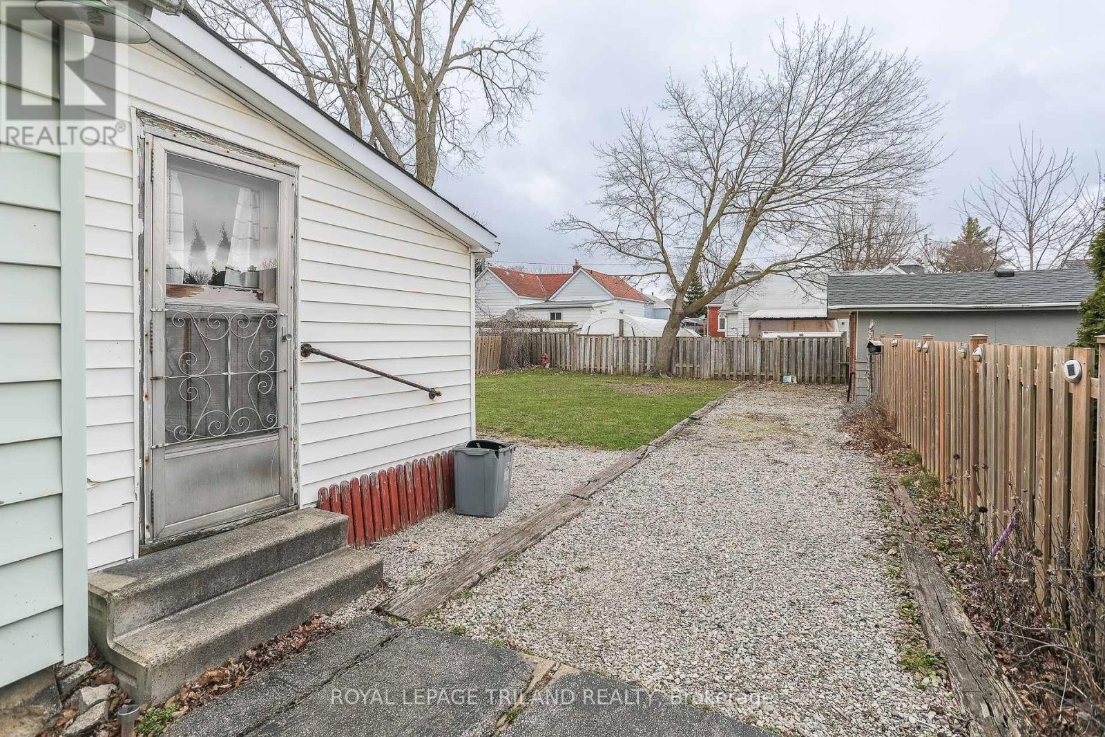 15 Eagle Street, St. Thomas, Ontario N5P 1P8 - Photo 34 - X12096978