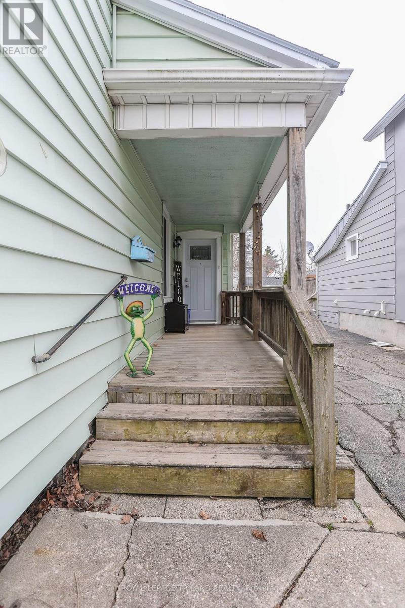 15 Eagle Street, St. Thomas, Ontario  N5P 1P8 - Photo 8 - X12096978