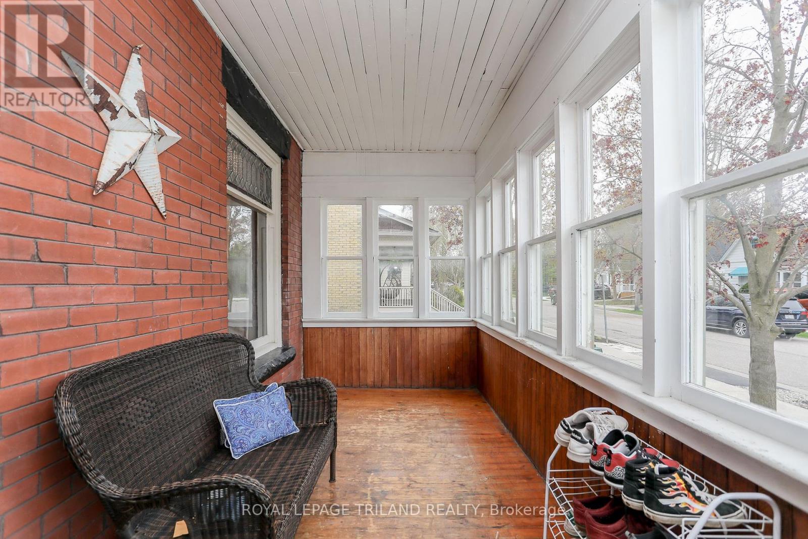 16 Maple Street, St. Thomas, Ontario  N5R 1Y9 - Photo 2 - X12125285