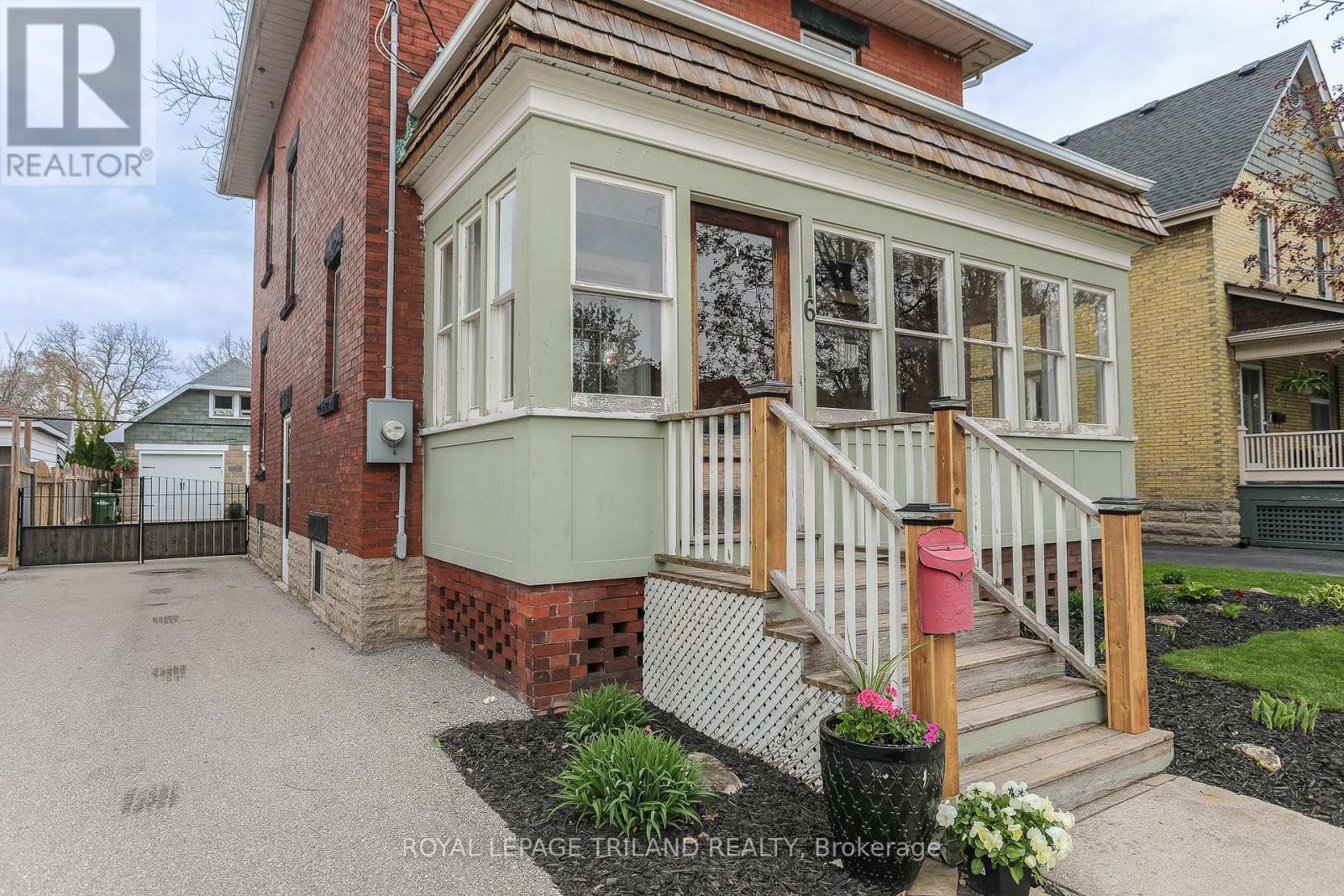16 Maple Street, St. Thomas, Ontario  N5R 1Y9 - Photo 4 - X12125285