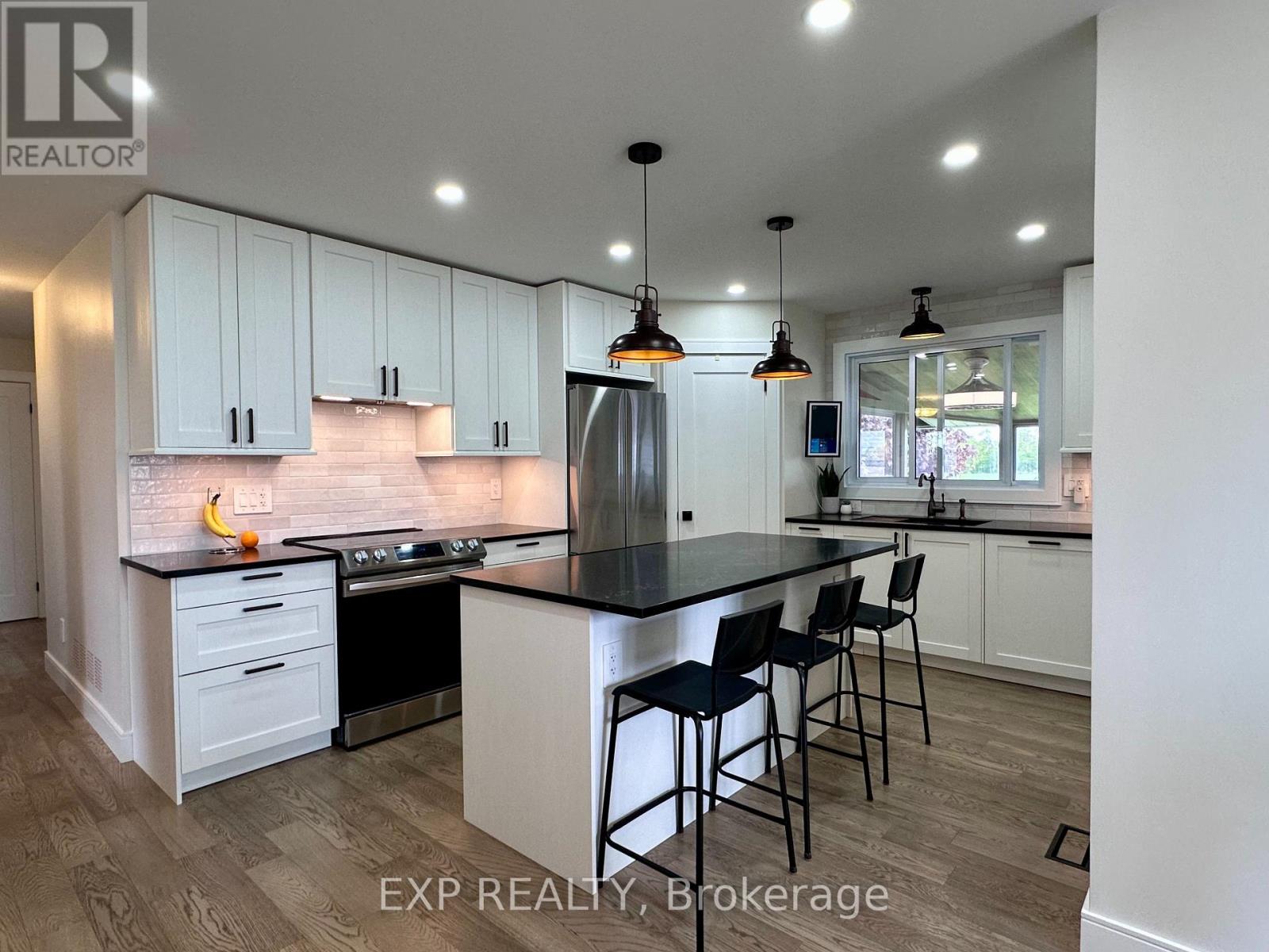 9235 Hickory Drive, Strathroy-Caradoc, Ontario  N7G 3H3 - Photo 23 - X12156825