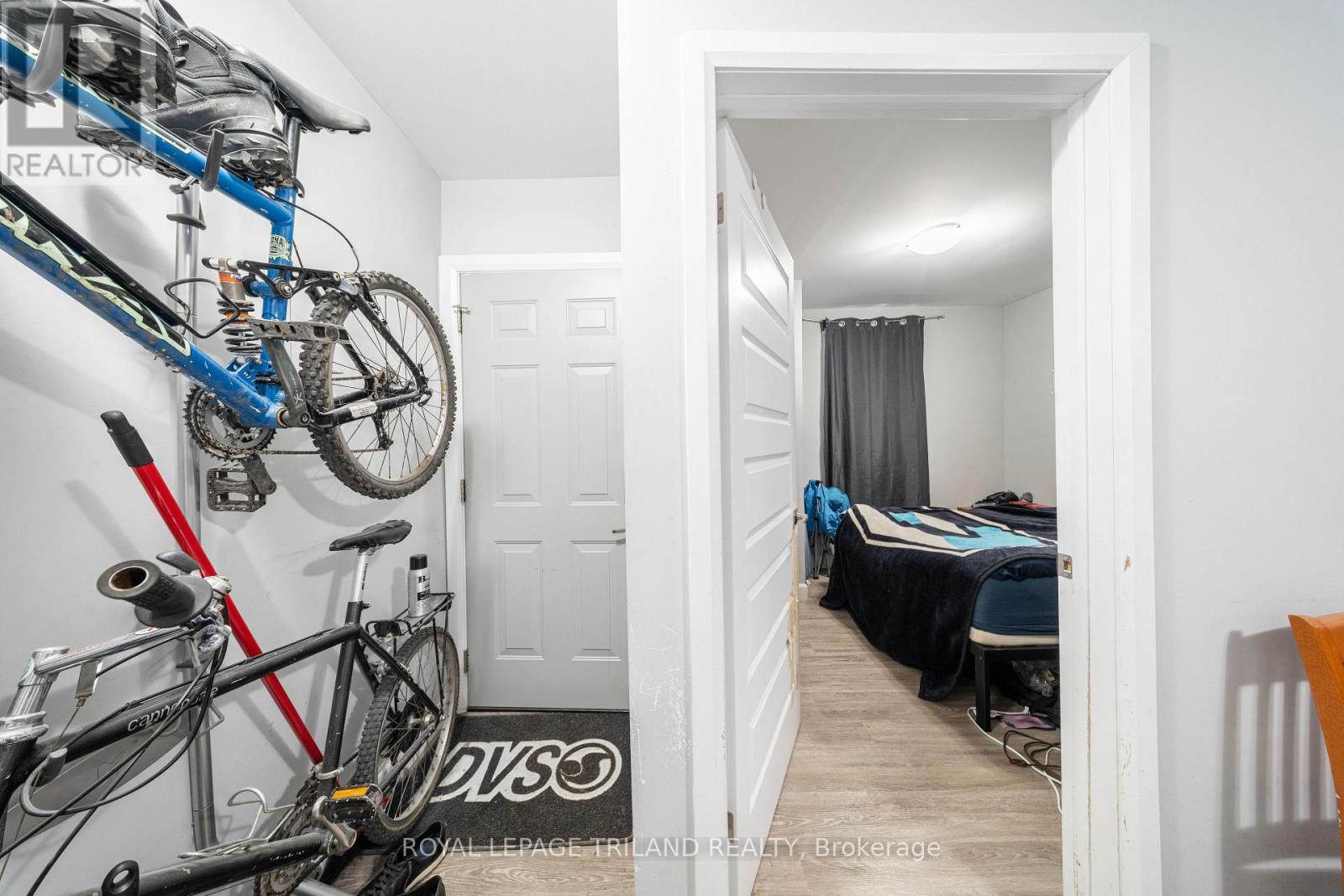 Property at 382 WHARNCLIFFE ROAD S image 4