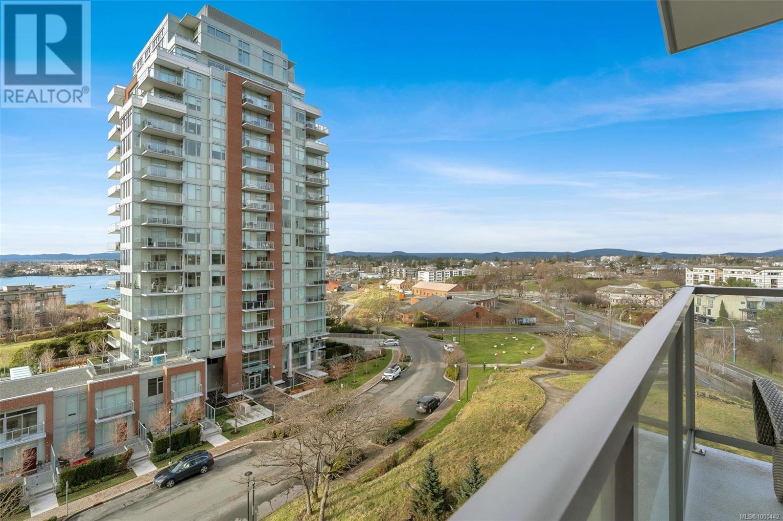 704 83 Saghalie Rd, Victoria, British Columbia  V9A 0E7 - Photo 2 - 1000442