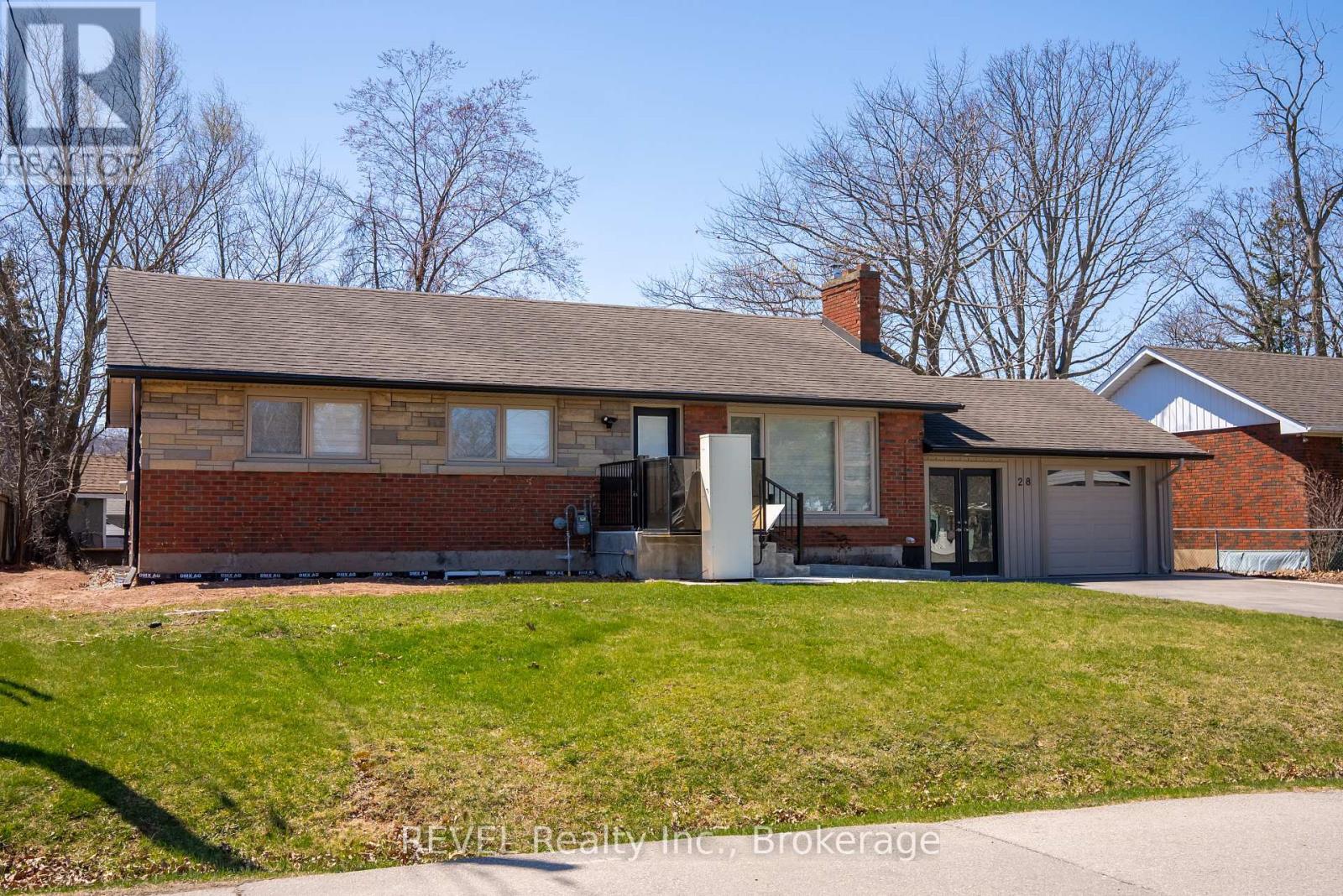 28 DALE AVENUE, Hamilton, Ontario