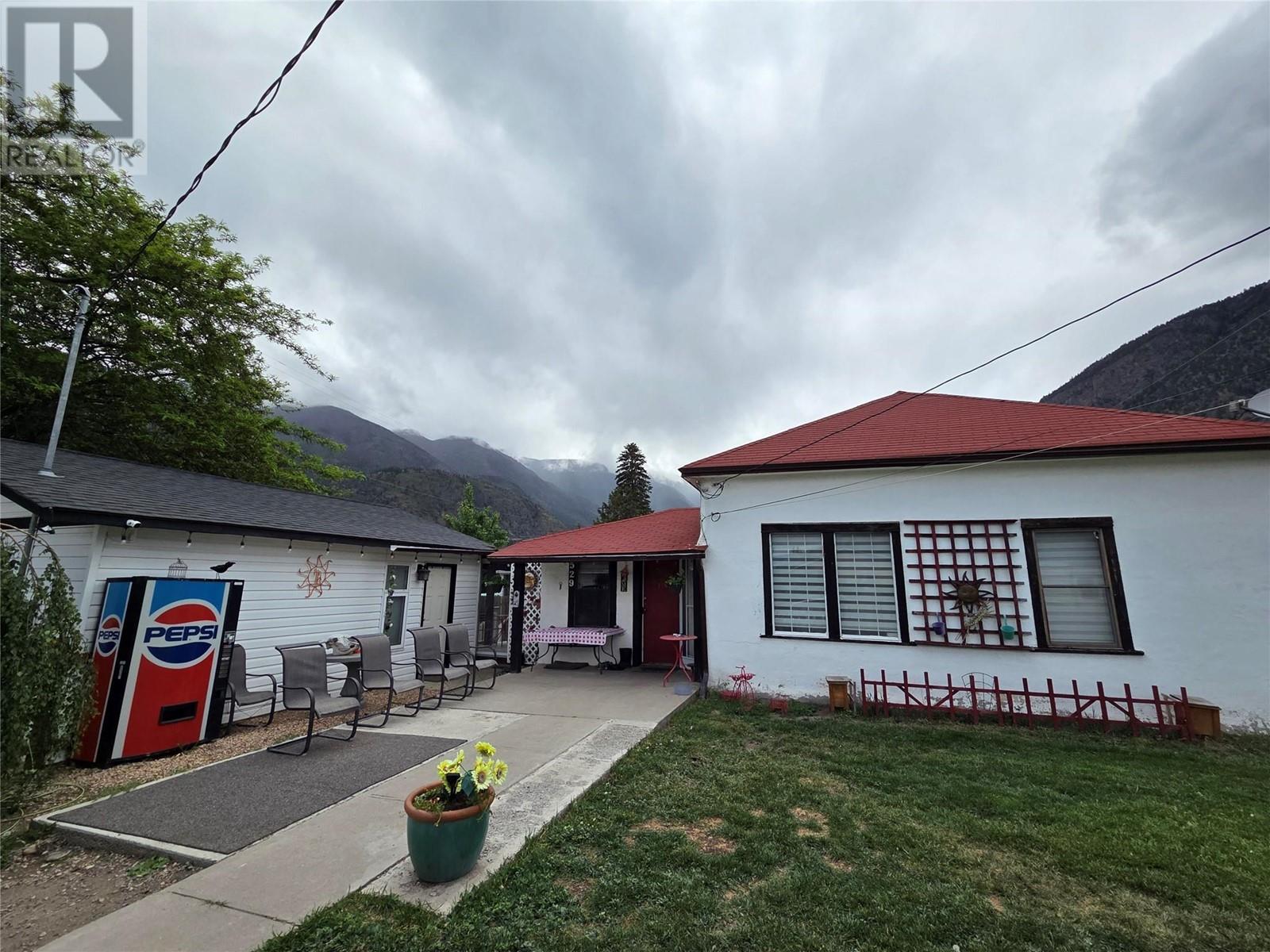 529 6th Avenue, Keremeos, British Columbia