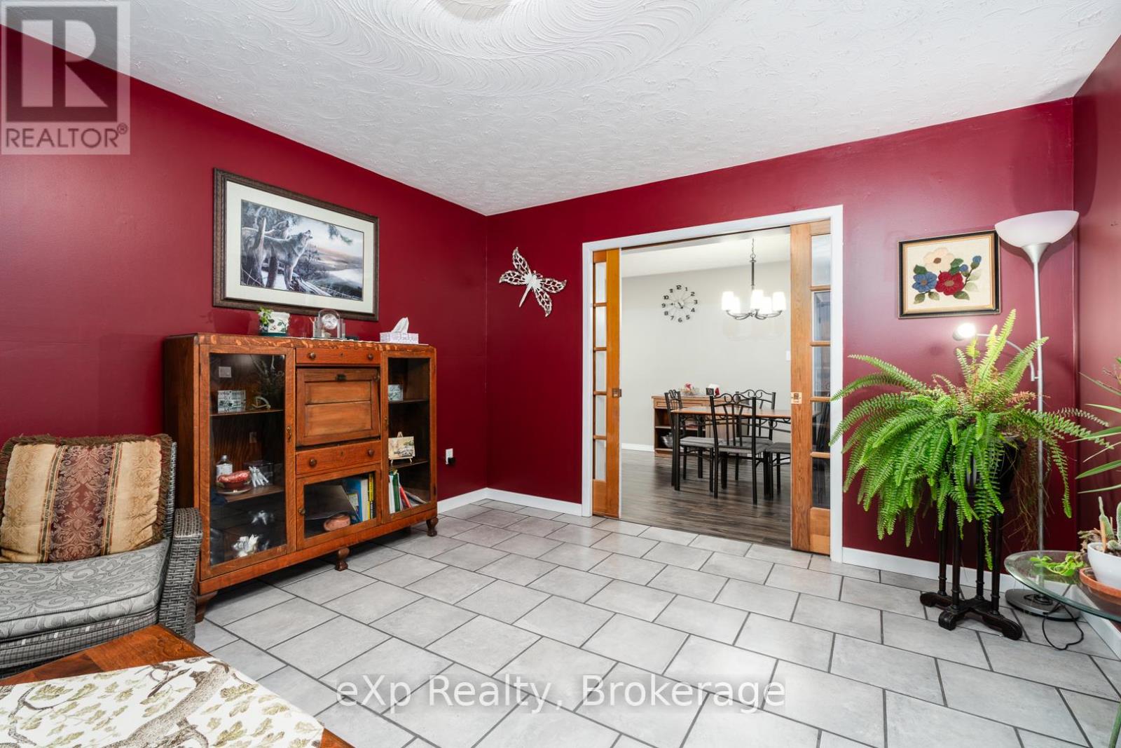 490 Saddler Street E, West Grey, Ontario  N0G 1R0 - Photo 12 - X12056252