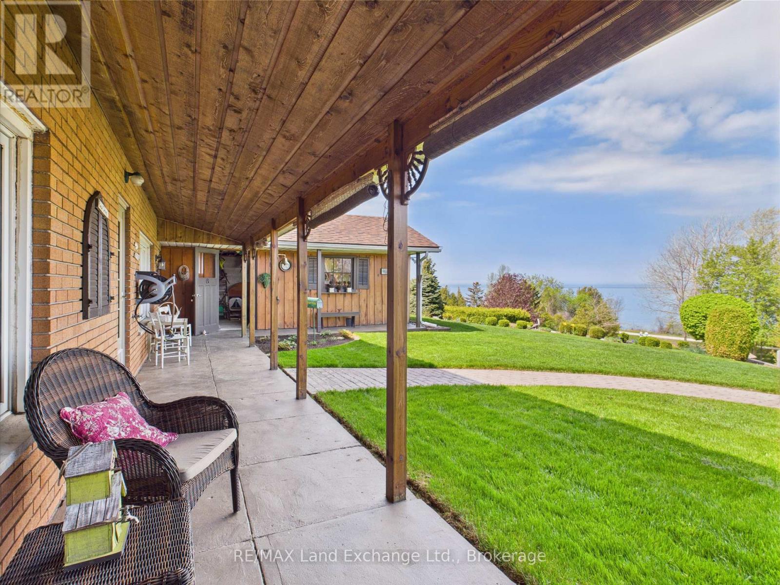 422 Penetangore Row, Kincardine, Ontario  N2Z 2J7 - Photo 7 - X12153025