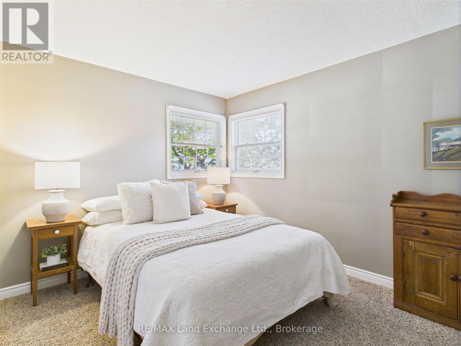 422 Penetangore Row, Kincardine, Ontario  N2Z 2J7 - Photo 26 - X12153025