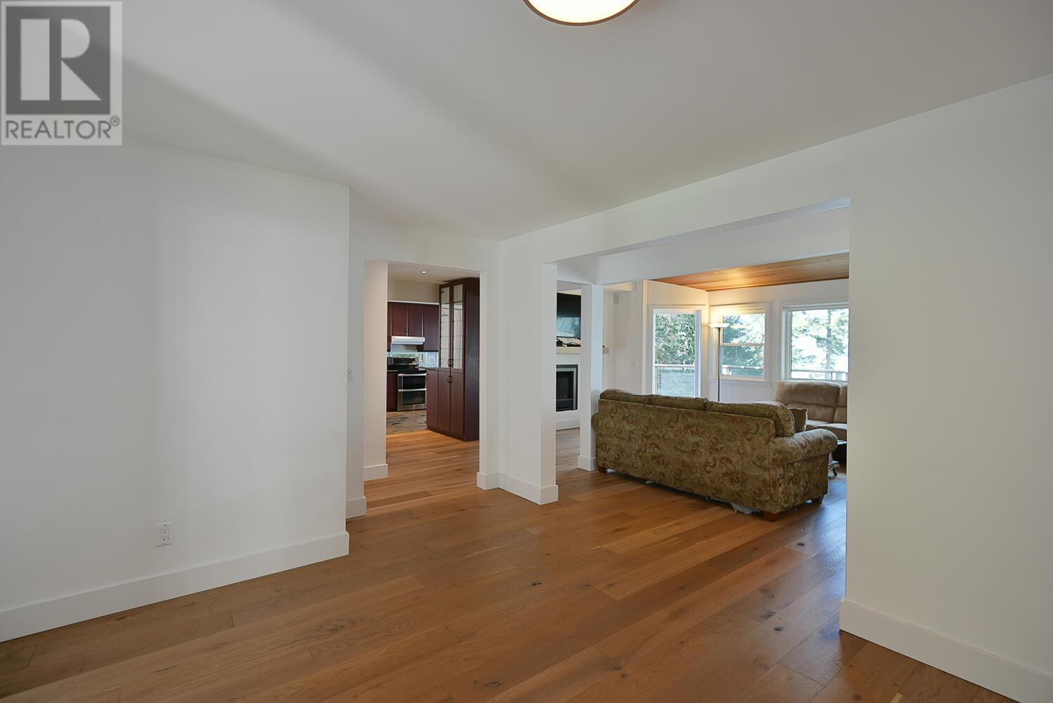 8429 Redrooffs Road, Halfmoon Bay, British Columbia  V7Z 1E6 - Photo 10 - R3000954