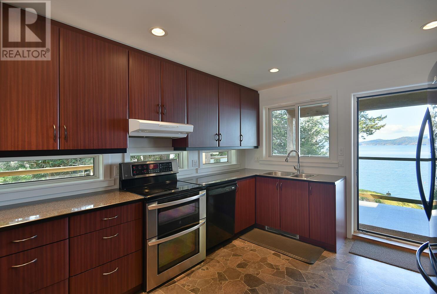 8429 Redrooffs Road, Halfmoon Bay, British Columbia  V7Z 1E6 - Photo 7 - R3000954