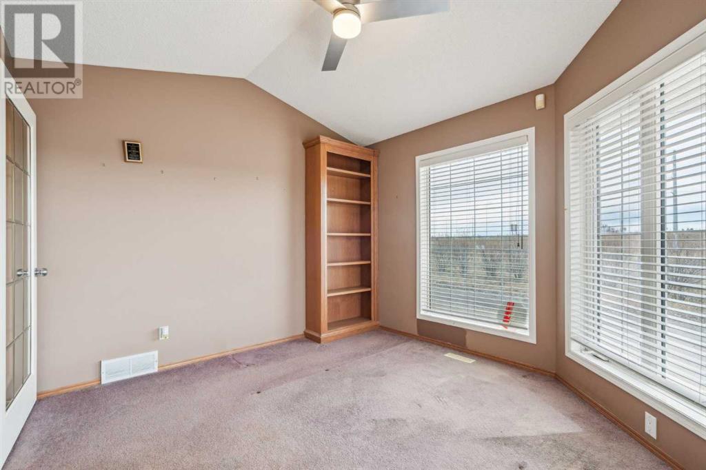 Property at 81 Sundown Manor SE image 4