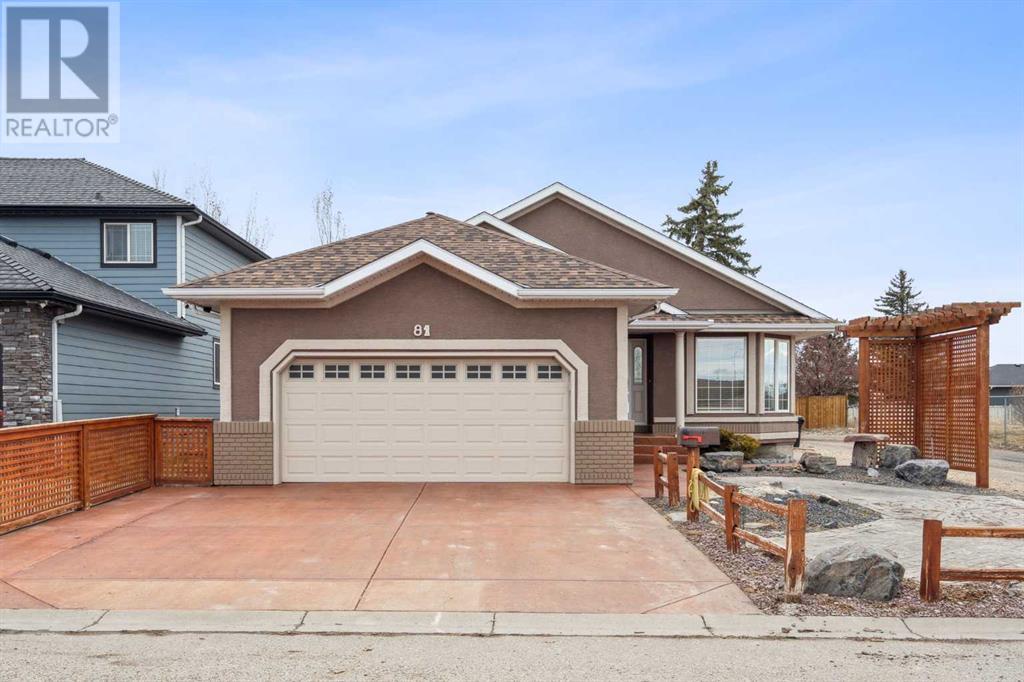 Property at 81 Sundown Manor SE image 1