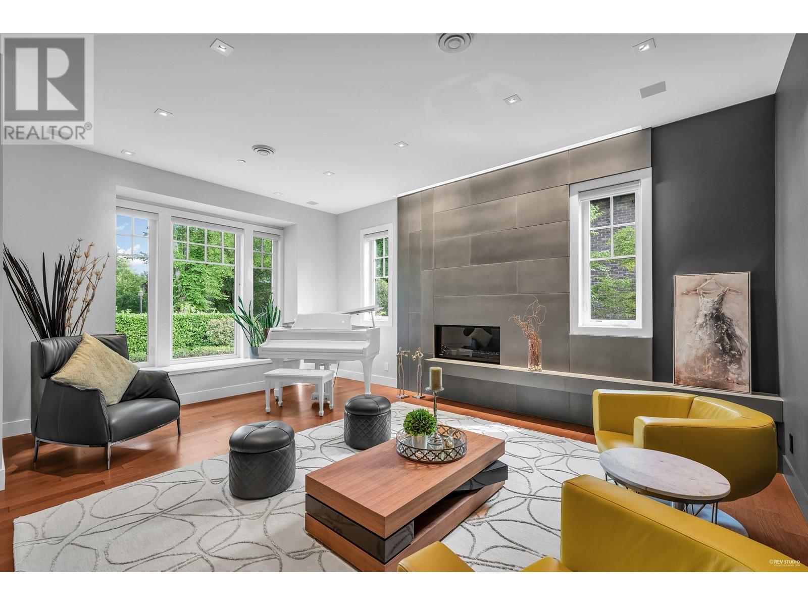 Property at 5961 CHURCHILL STREET image 3