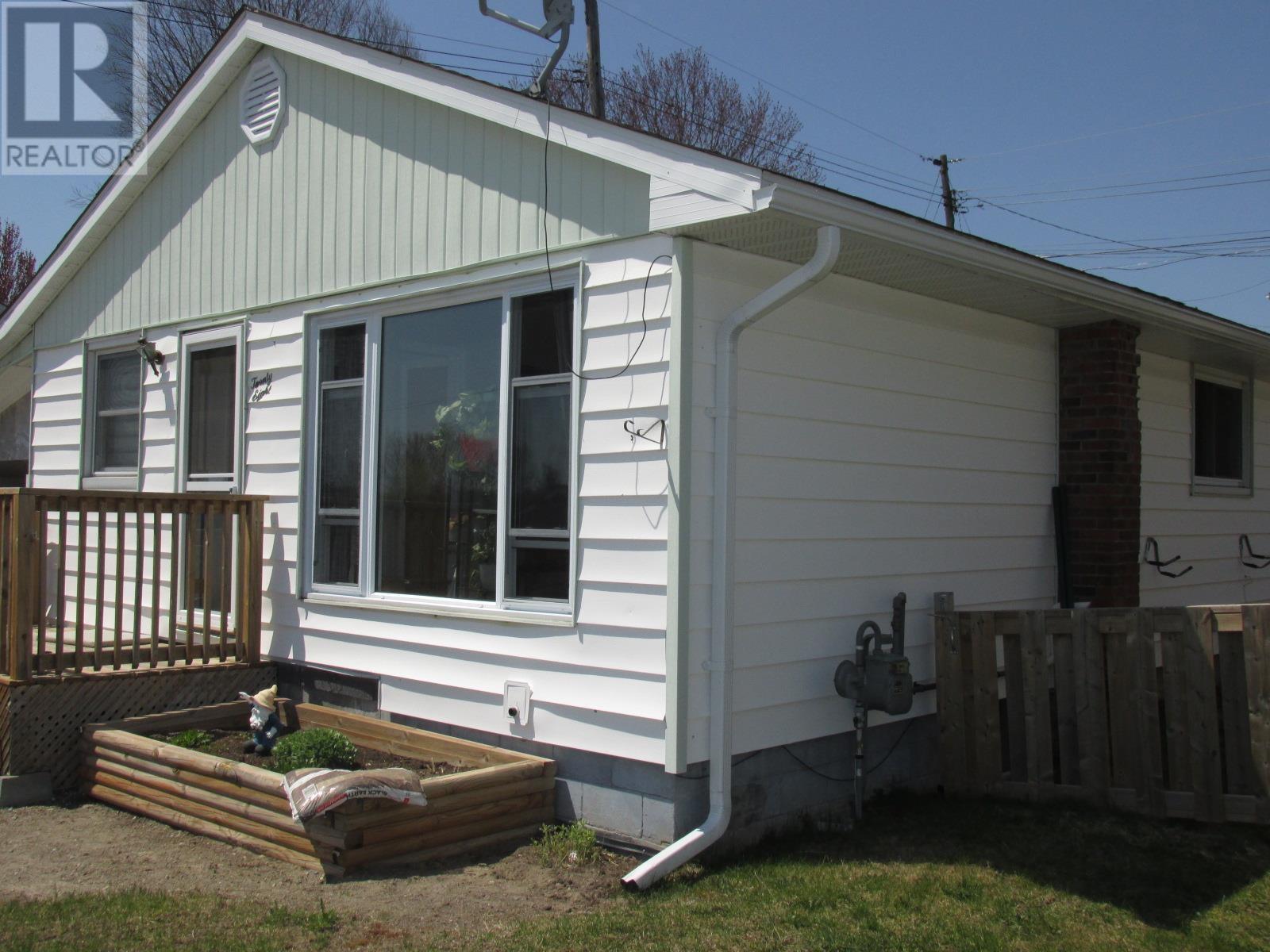 28 Denison Rd, Elliot Lake, Ontario  P5A 1L7 - Photo 1 - SM251103