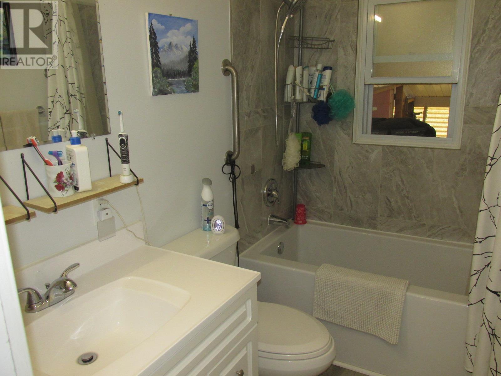 28 Denison Rd, Elliot Lake, Ontario  P5A 1L7 - Photo 11 - SM251103