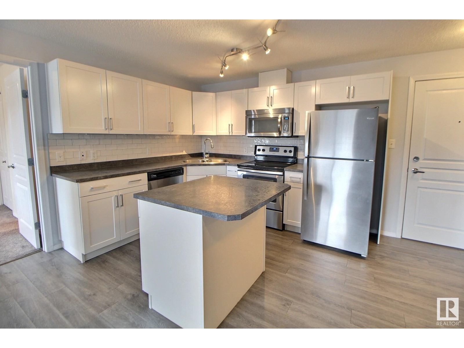 #340 301 CLAREVIEW STATION DR NW, Edmonton, Alberta