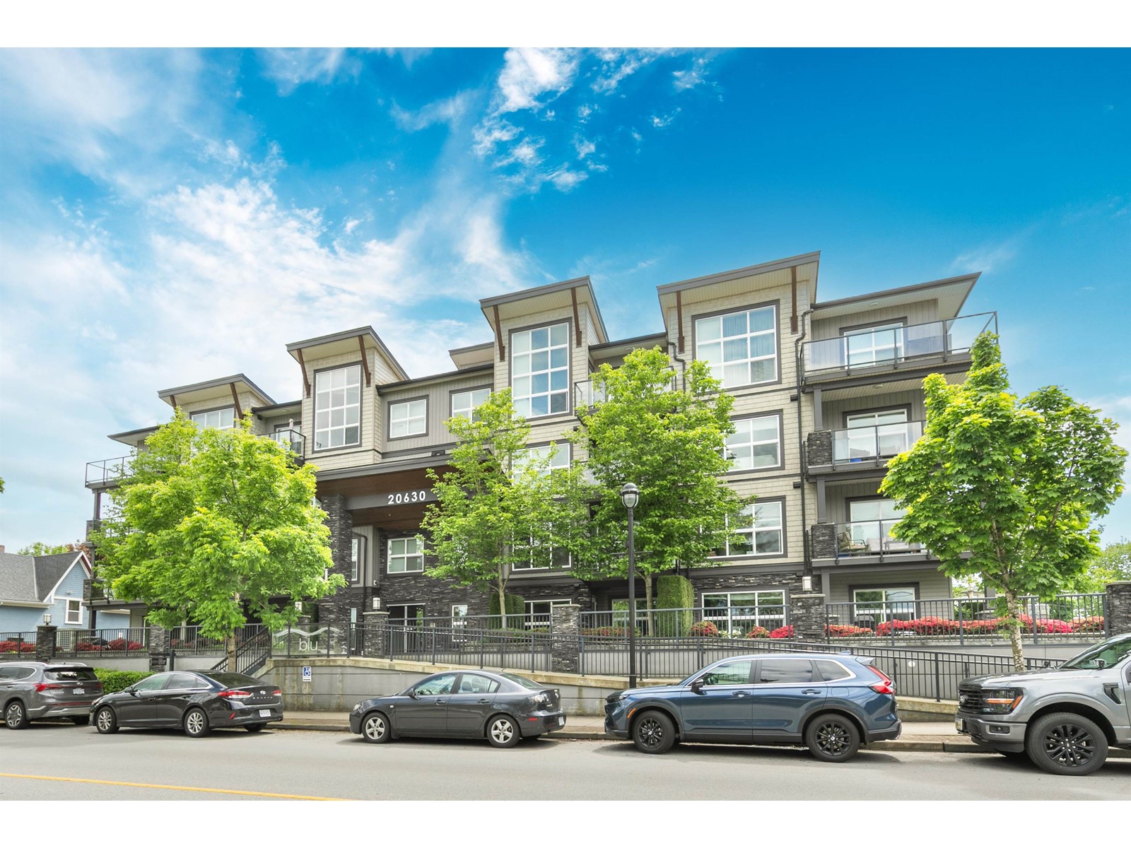 403 20630 Douglas Crescent, Langley, British Columbia  V3A 4B8 - Photo 1 - R3004896