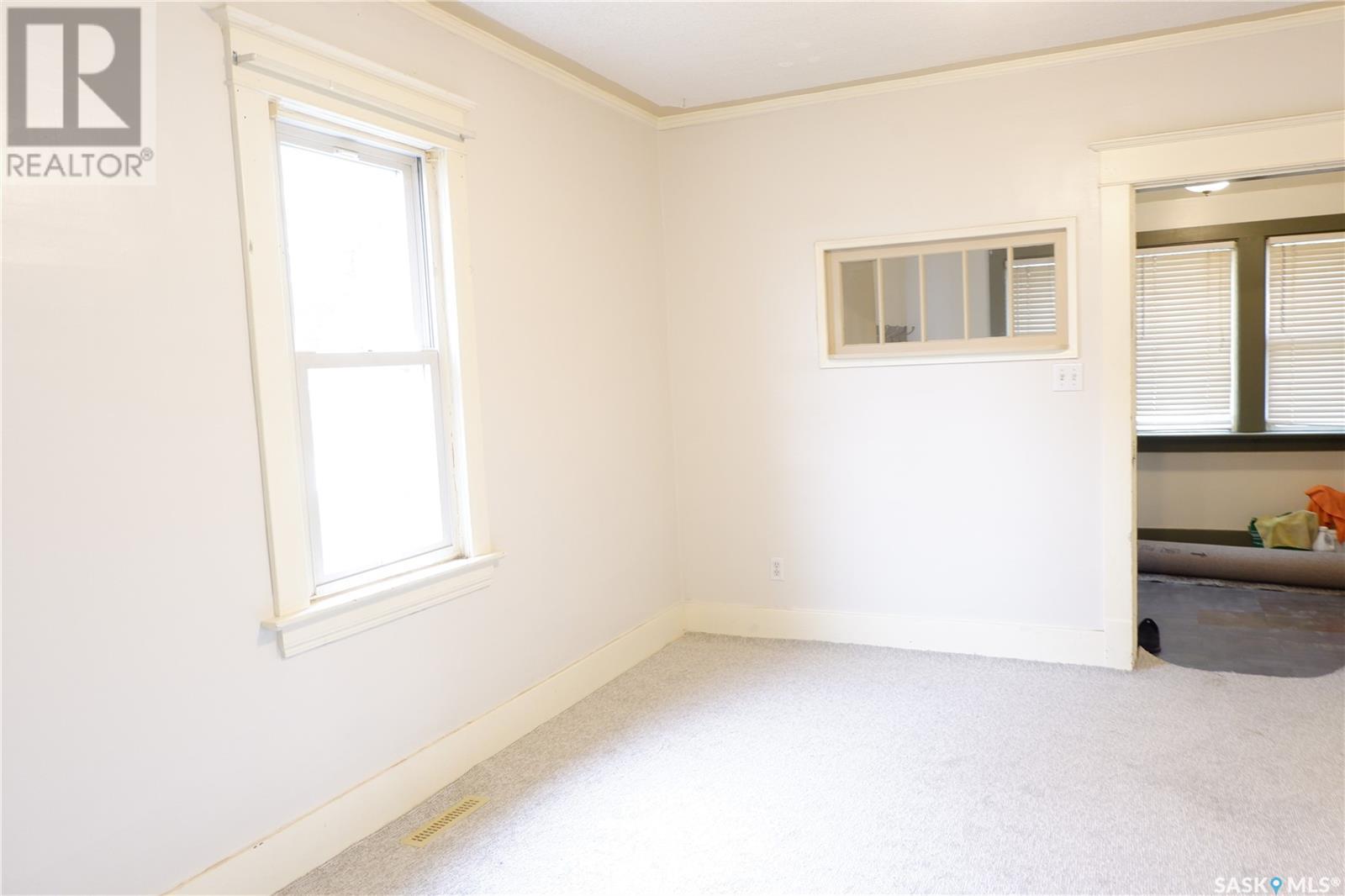 310 2nd Avenue W, Assiniboia, Saskatchewan  S0H 0B0 - Photo 10 - SK006515