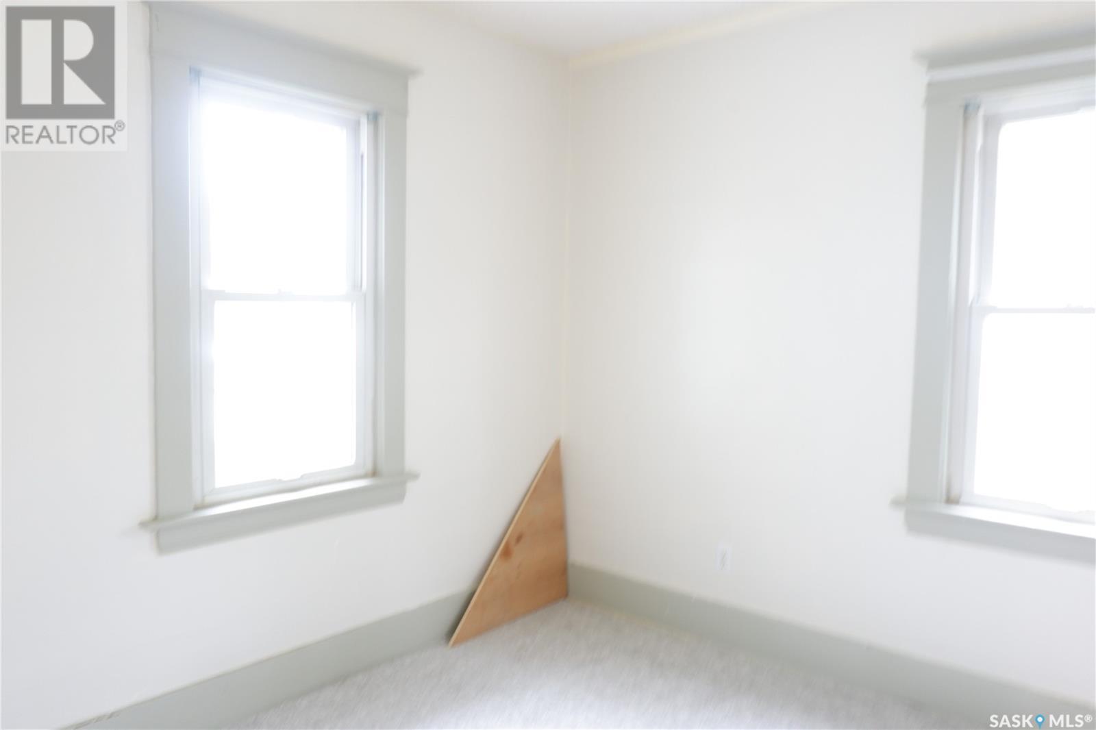 310 2nd Avenue W, Assiniboia, Saskatchewan  S0H 0B0 - Photo 12 - SK006515