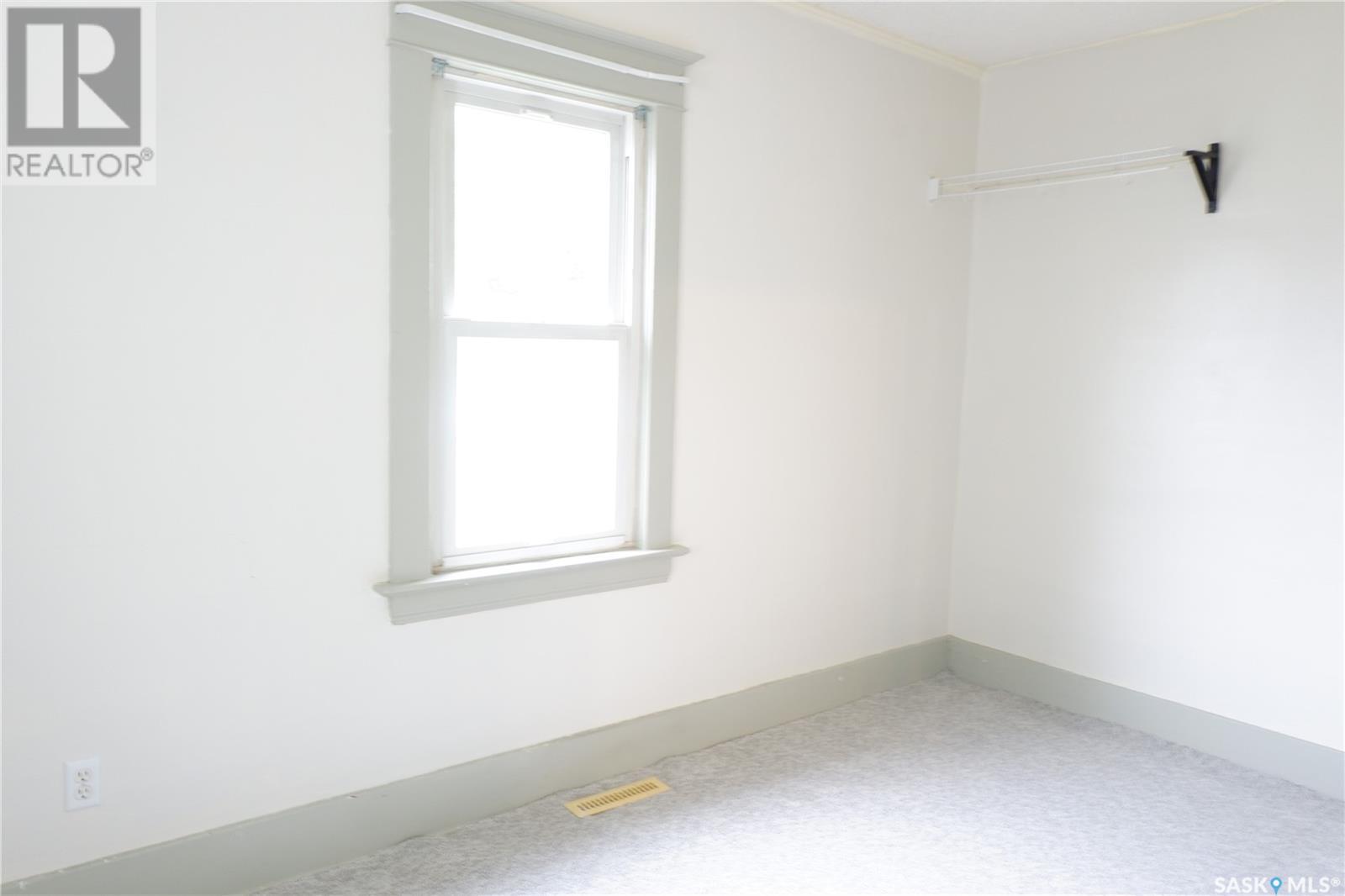 310 2nd Avenue W, Assiniboia, Saskatchewan  S0H 0B0 - Photo 13 - SK006515