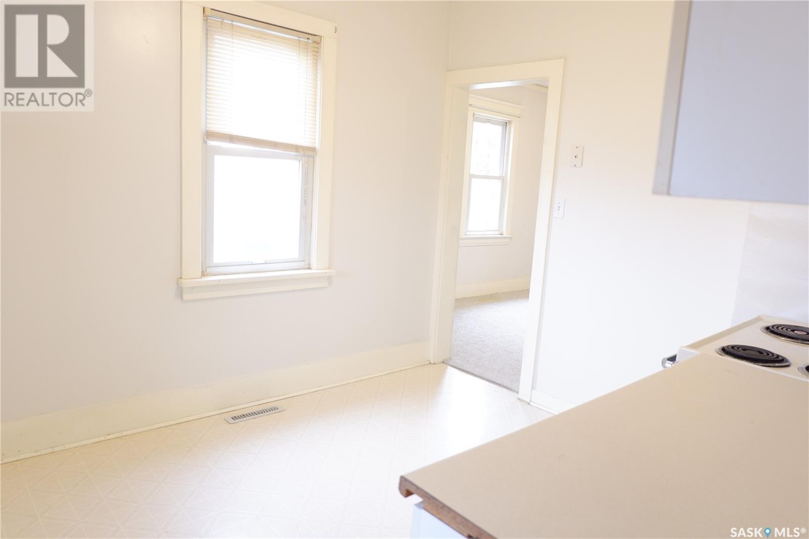 310 2nd Avenue W, Assiniboia, Saskatchewan  S0H 0B0 - Photo 7 - SK006515