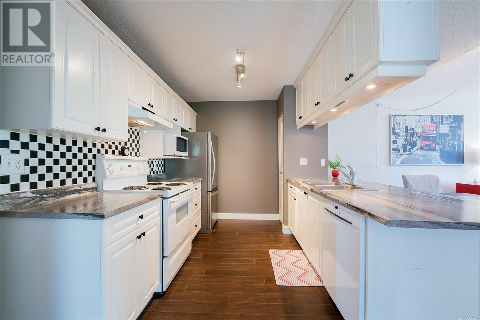 Property at 6036 Cedar Grove Dr image 5