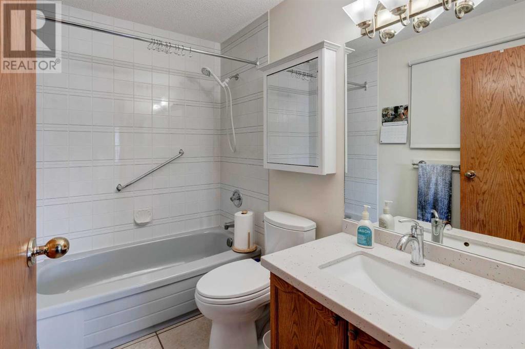 168 Sanderling Rise Nw, Calgary, Alberta  T3K 3M7 - Photo 18 - A2216104