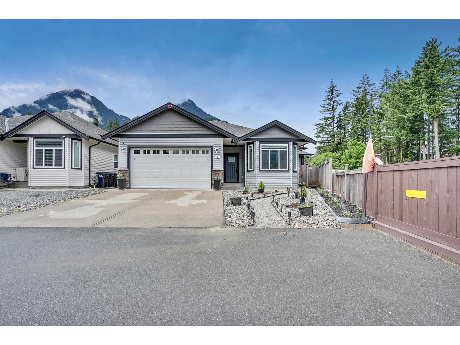 1 20118 Beacon Road, Hope, Hope, British Columbia  V0X 1L2 - Photo 1 - R3004111