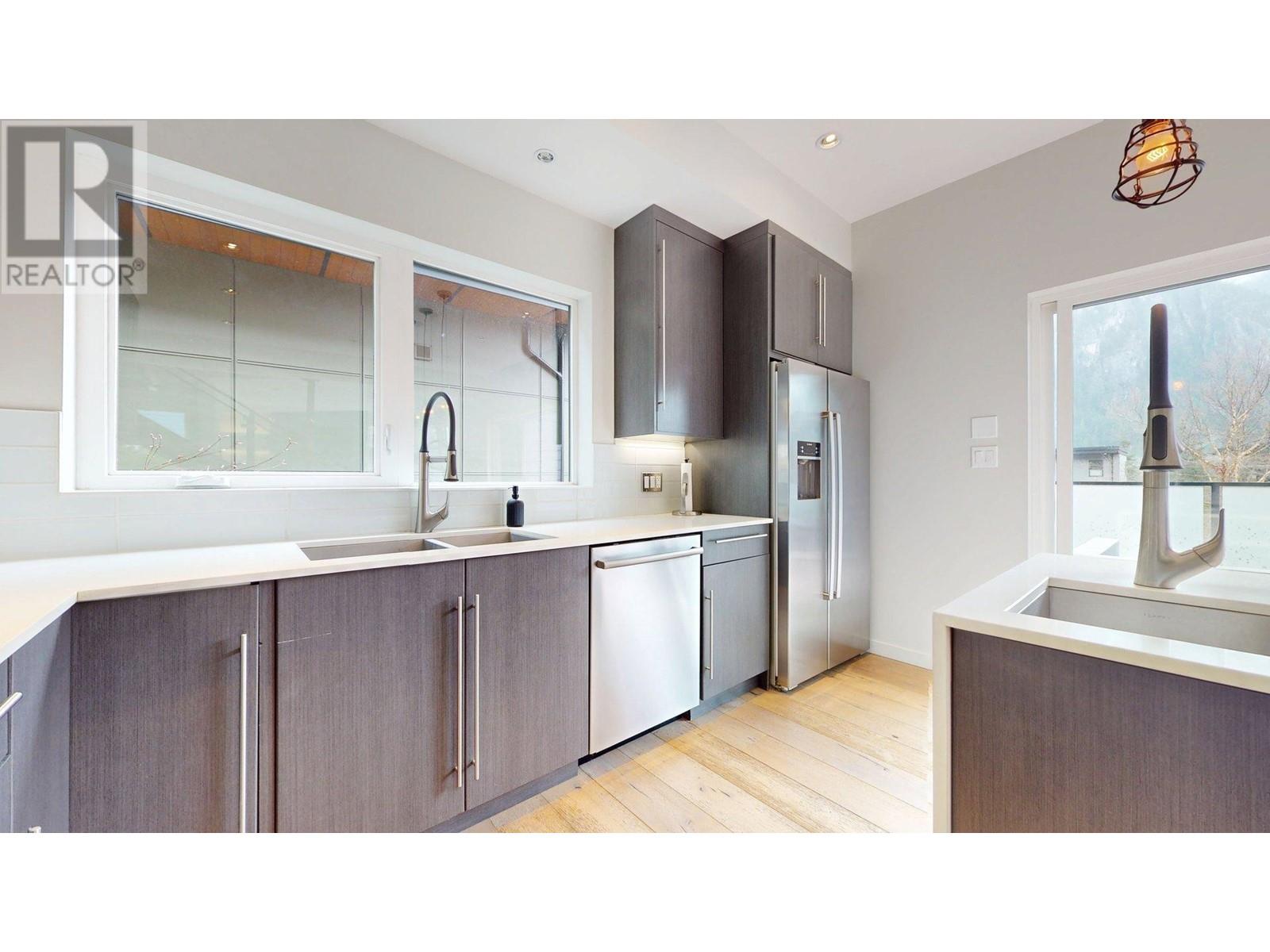 2075 Crumpit Woods Drive, Squamish, British Columbia  V8B 0T6 - Photo 4 - R3004709