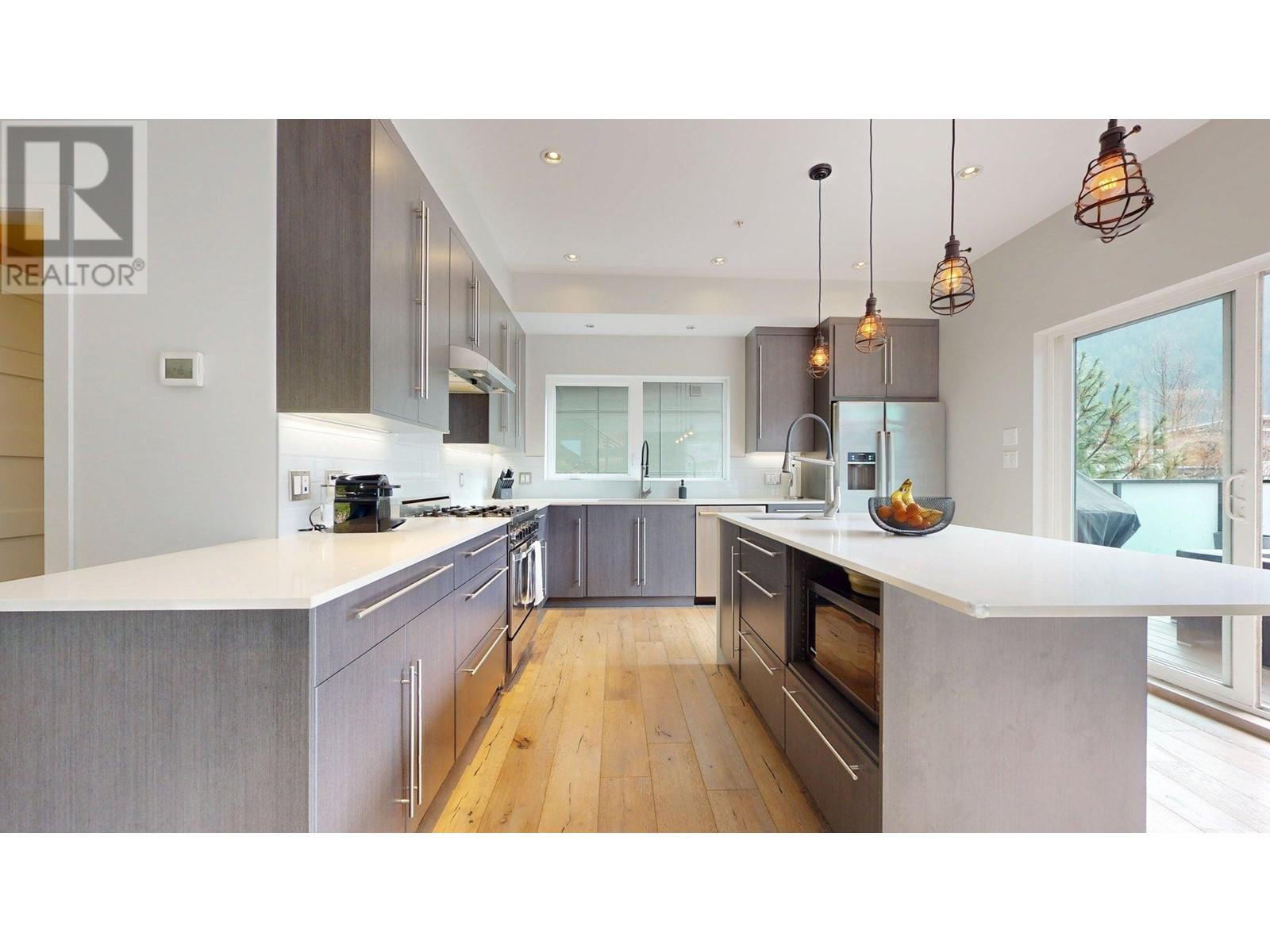 2075 Crumpit Woods Drive, Squamish, British Columbia  V8B 0T6 - Photo 3 - R3004709