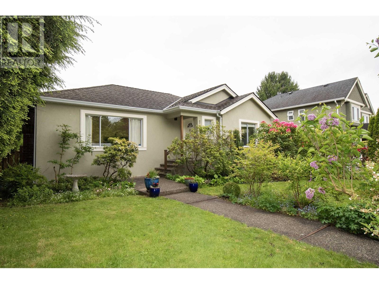 2104 W 57th Avenue, Vancouver, British Columbia  V6P 1V4 - Photo 2 - R3004830