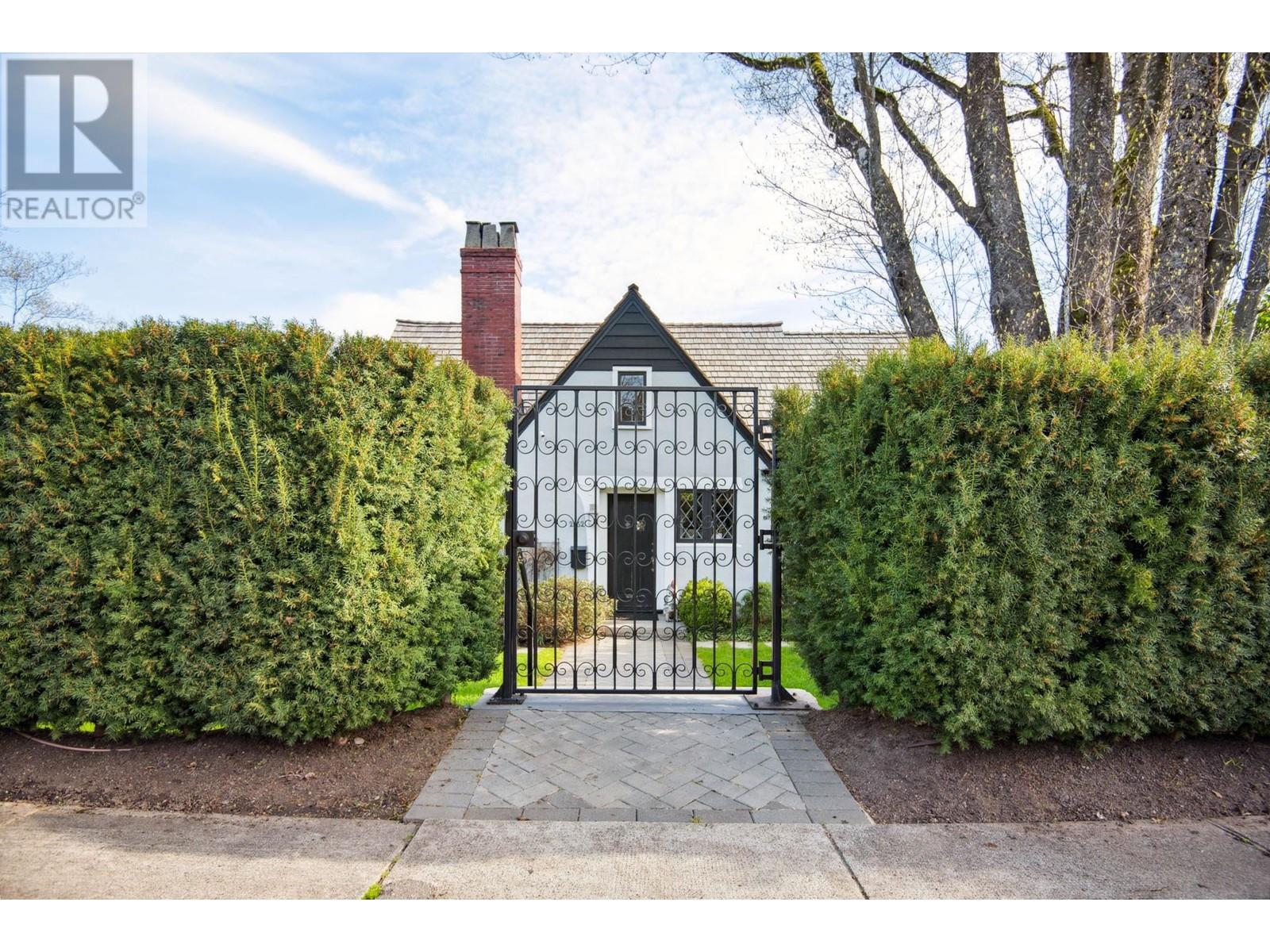 2562 WALLACE CRESCENT, vancouver, British Columbia