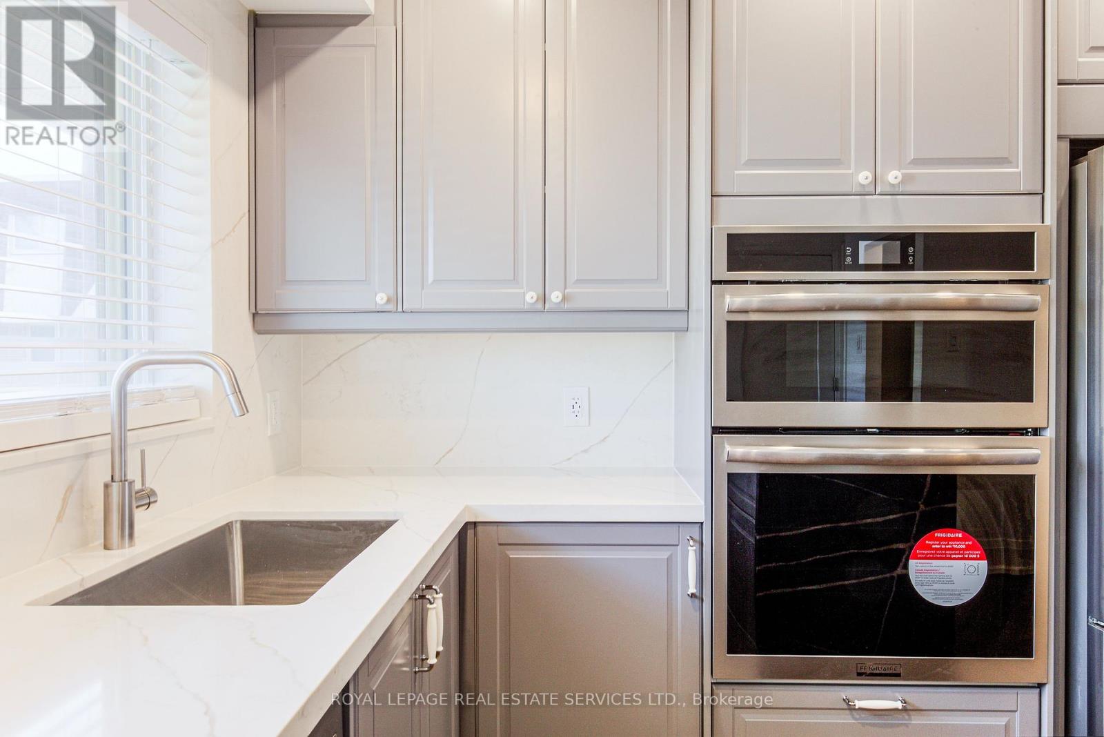 27 Poplar Crescent, Aurora (Aurora Highlands), Ontario  L4G 3M4 - Photo 4 - N12049972