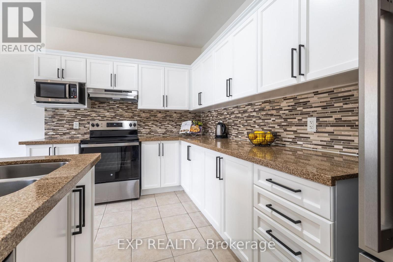 36 Secinaro Avenue, Hamilton (Meadowlands), Ontario  L9G 0C6 - Photo 8 - X12111025